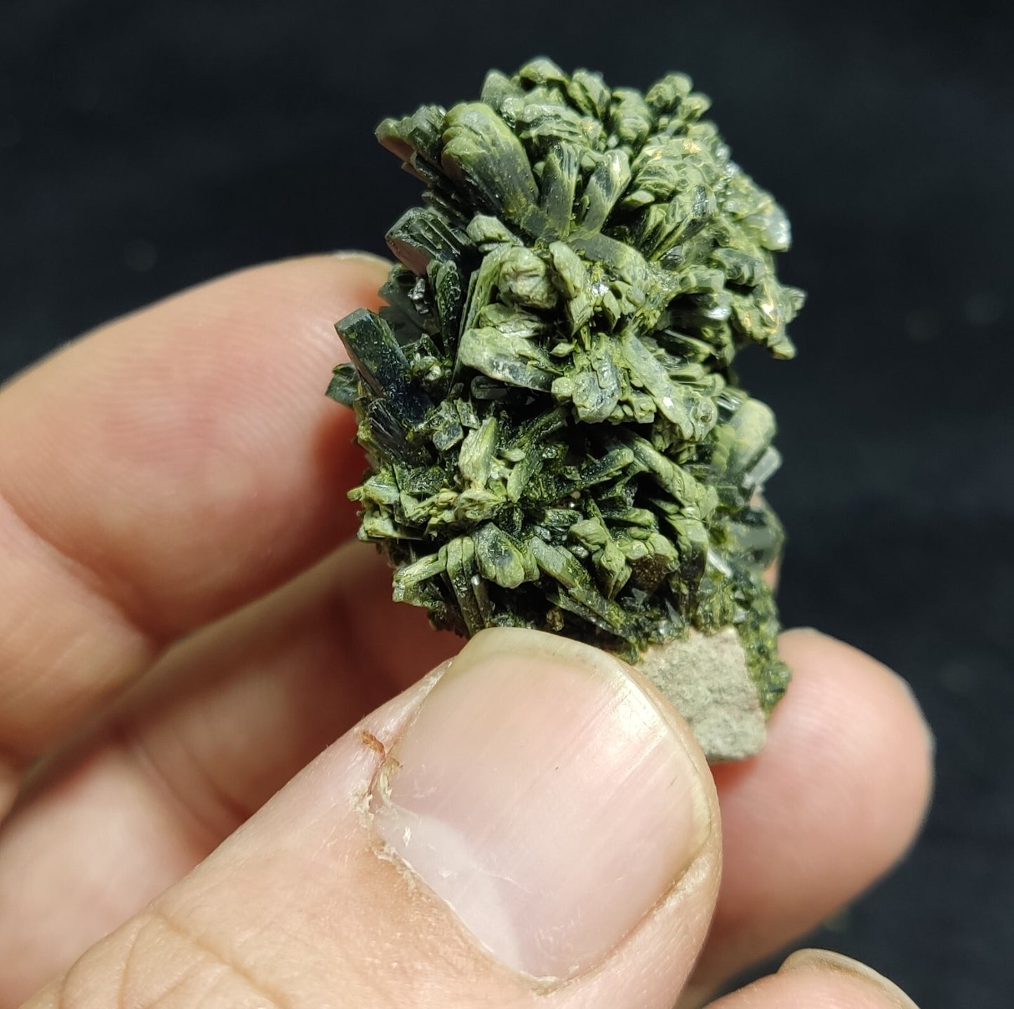 A very Aesthetic Natural beautifully terminated epidote specimen 20 grams
