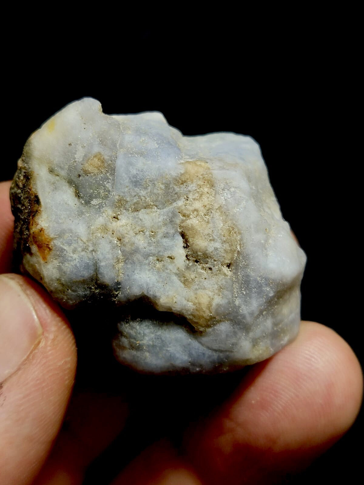 Natural Florescent Hackmanite 31 Grams.