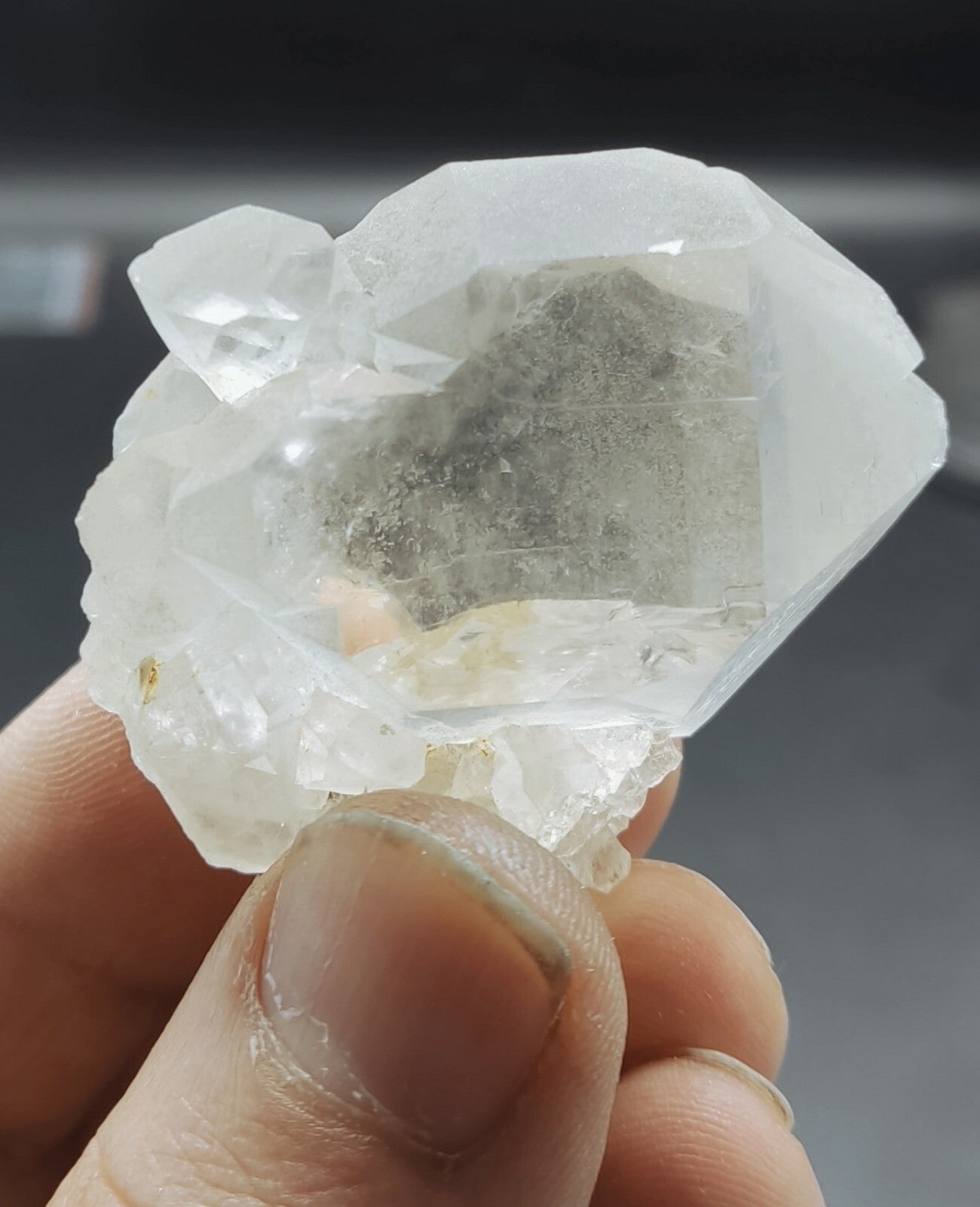 An Aesthetic terminated specimen of Quartz crystal 59 grams