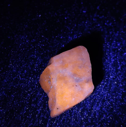 Natural Fluorescent Hackmanite 22 Grams.