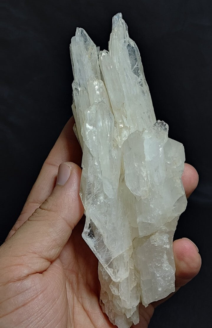 Very Aesthetic Faden Like Quartz Crystal Cluster 409 grams