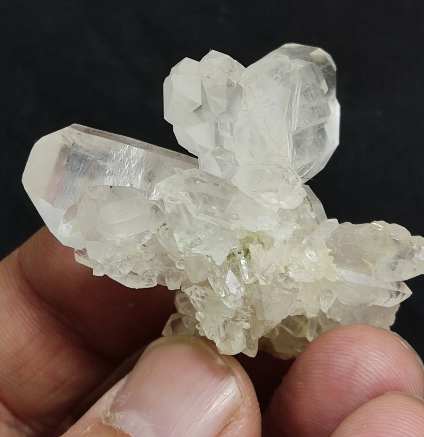 An amazing specimen of terminated Quartz crystal 28 grams
