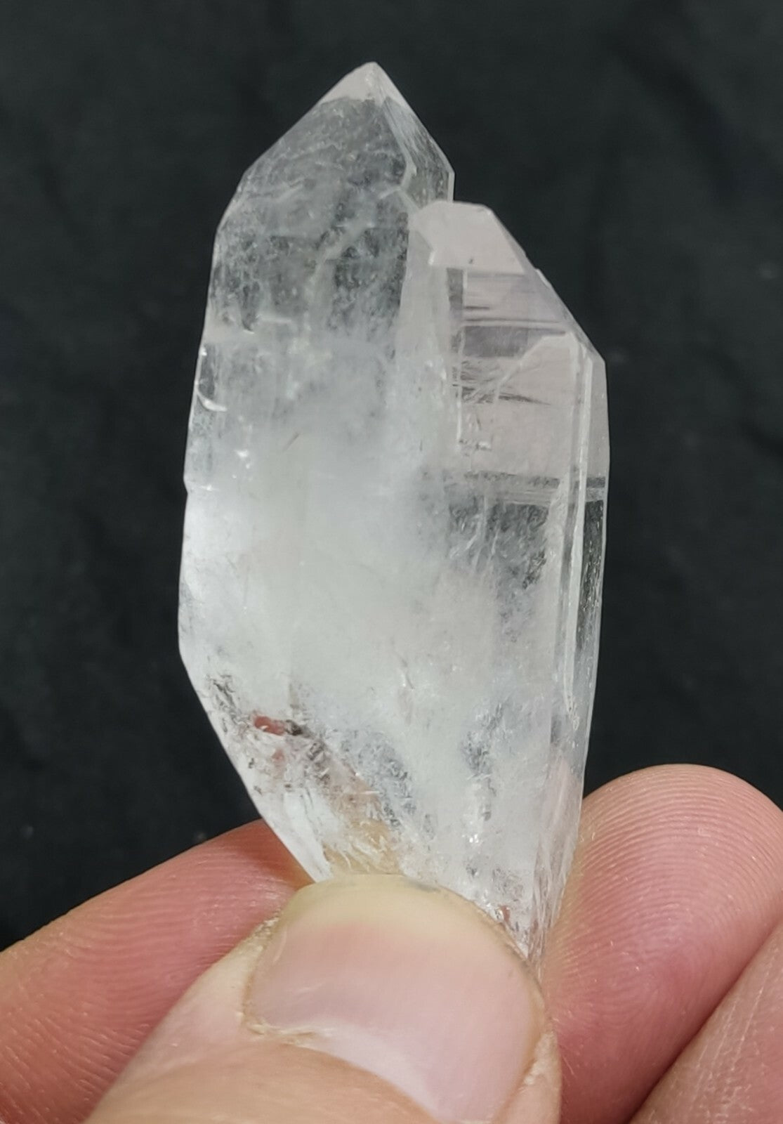 A very Aesthetic Natural beautifully terminated Quartz crystal 35 grams