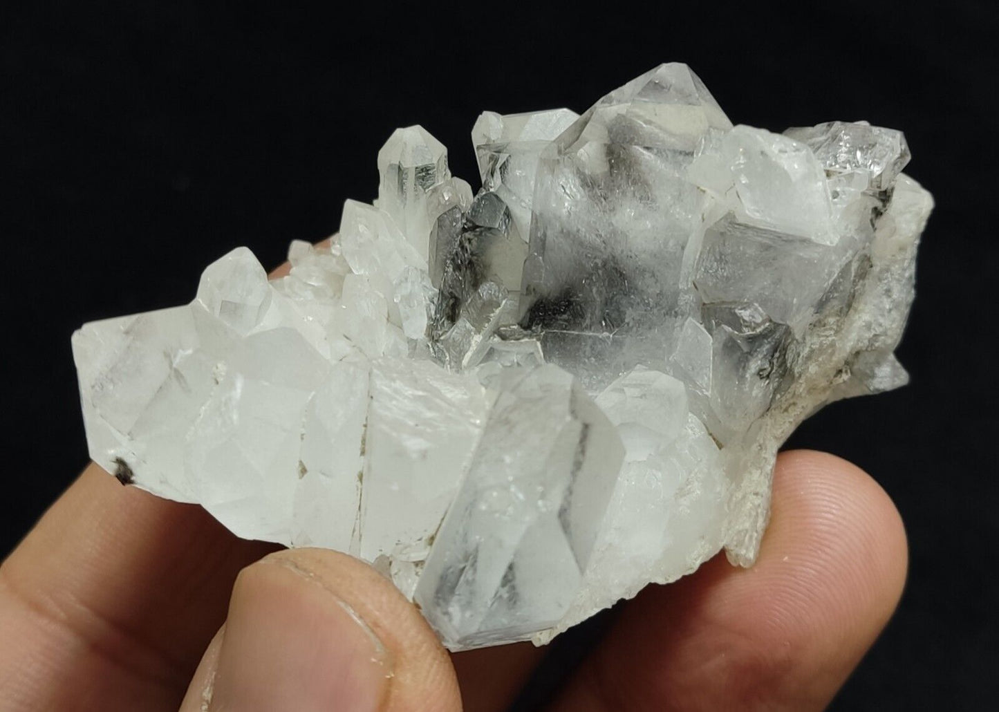 A very Aesthetic Natural terminated brookite Quartz cluster 84 grams