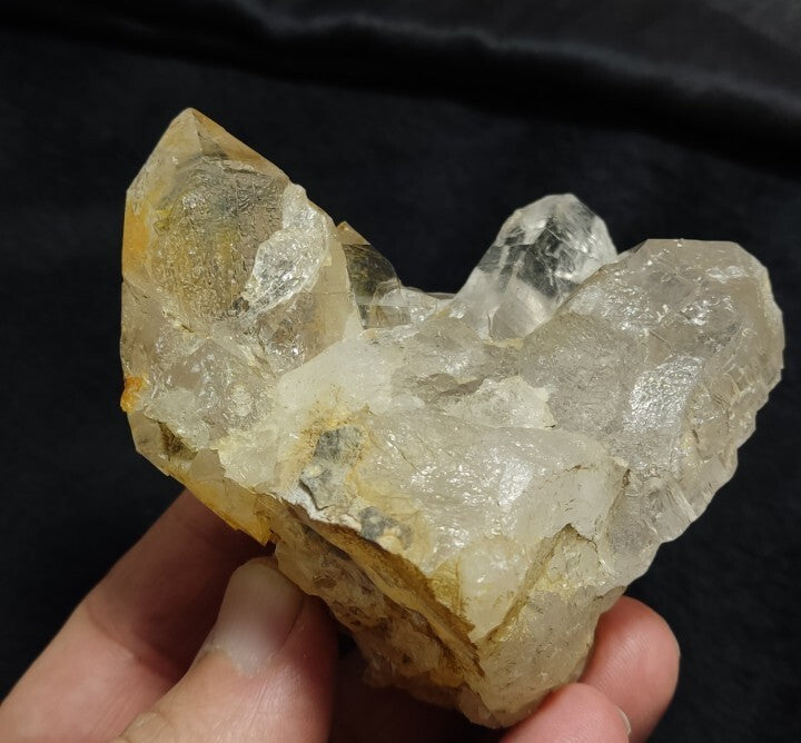 Natural terminated Quartz Crystal Specimen 253 grams