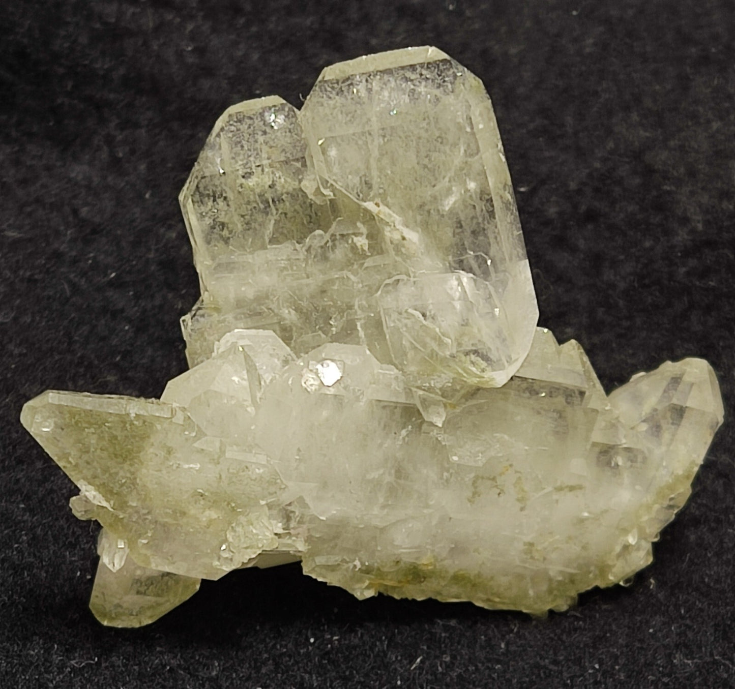 A very Aesthetic Natural terminated faden-chlorite Quartz specimen 15 grams
