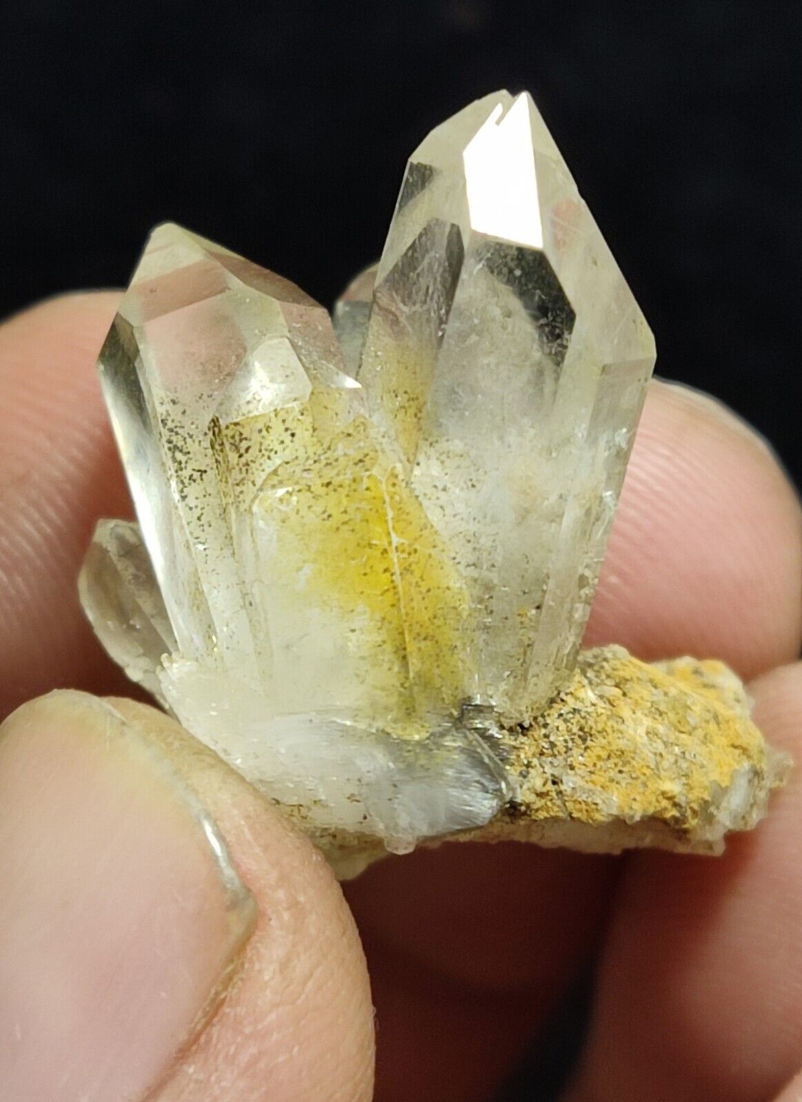 A small thumbna Aesthetic Natural beautifully terminated Quartz cluster 11 grams