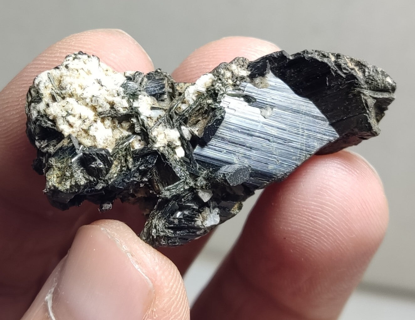 An aesthetic specimen of terminated aegirine crystal cluster 13 grams