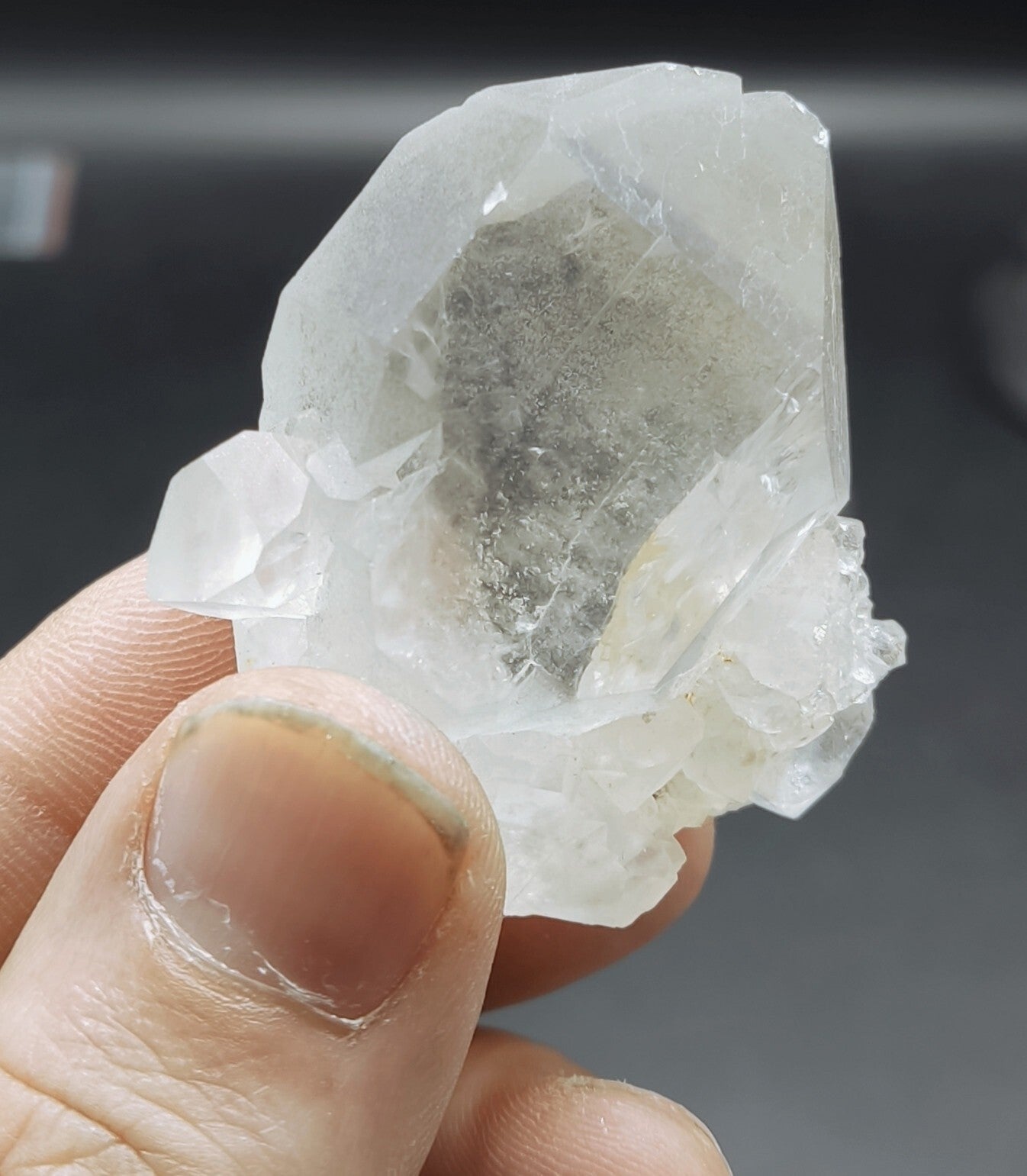 An Aesthetic terminated specimen of Quartz crystal 59 grams
