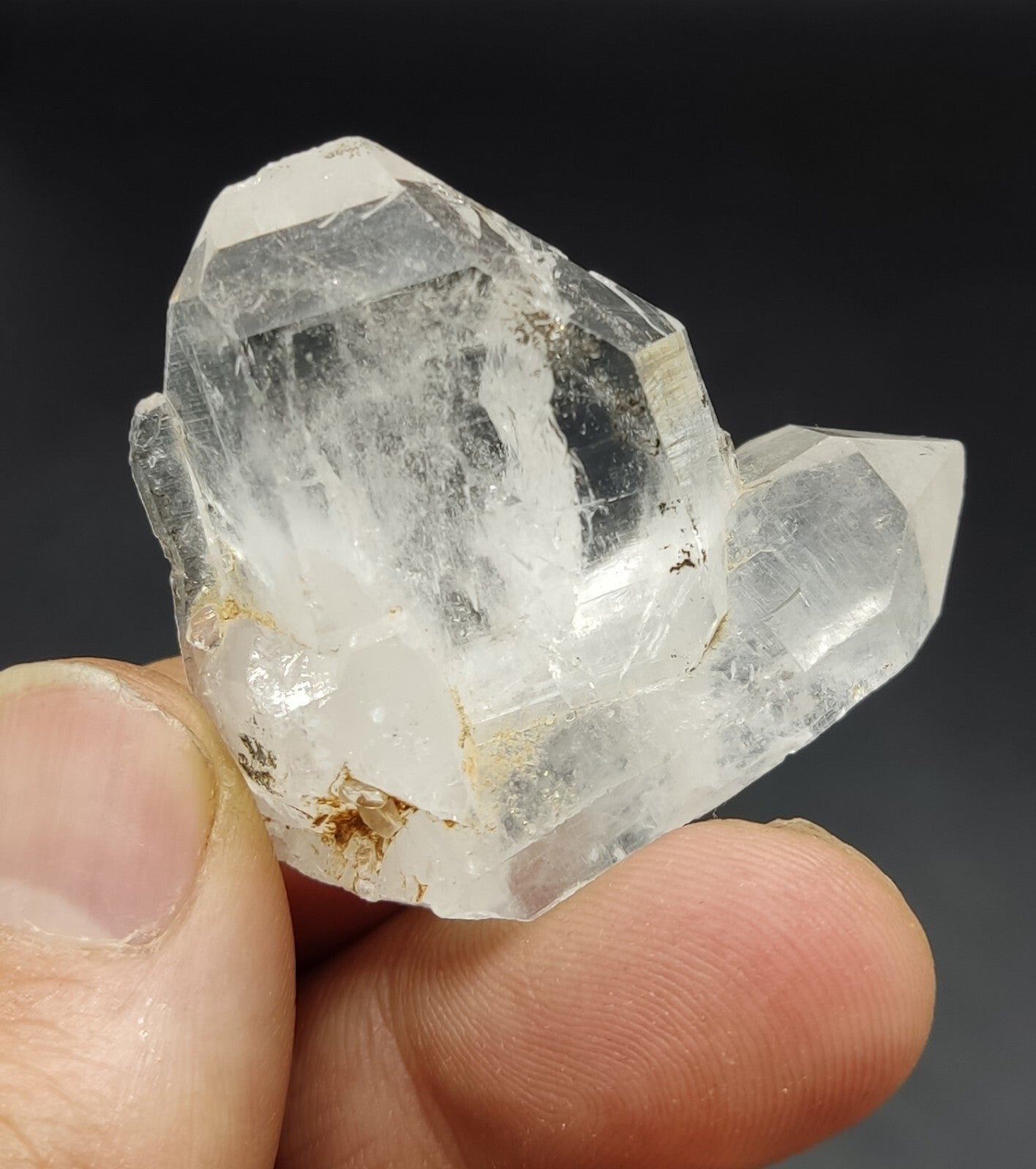 An Aesthetic terminated Quartz crystal specimen 30 grams