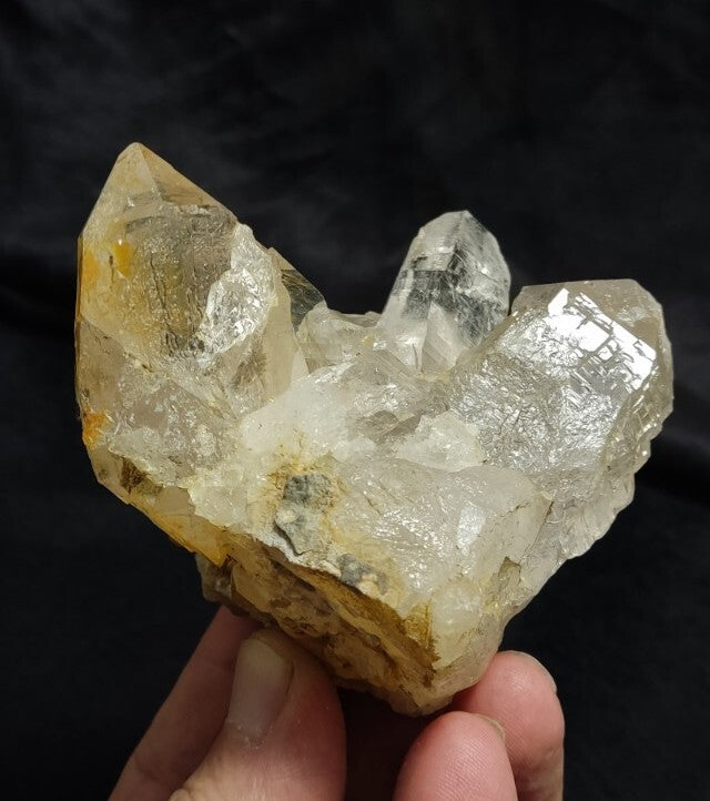 Natural terminated Quartz Crystal Specimen 253 grams