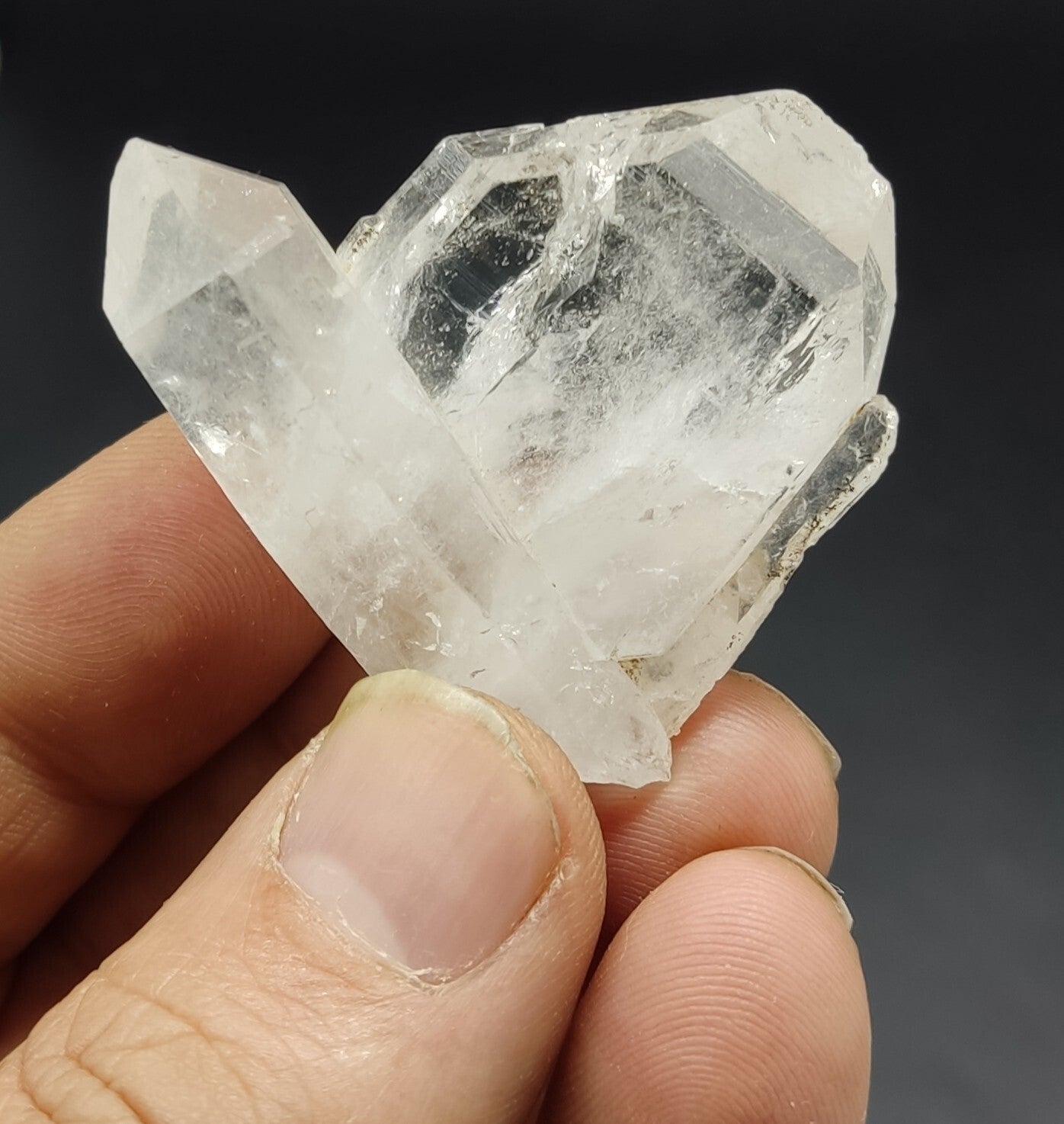 An Aesthetic terminated Quartz crystal specimen 30 grams