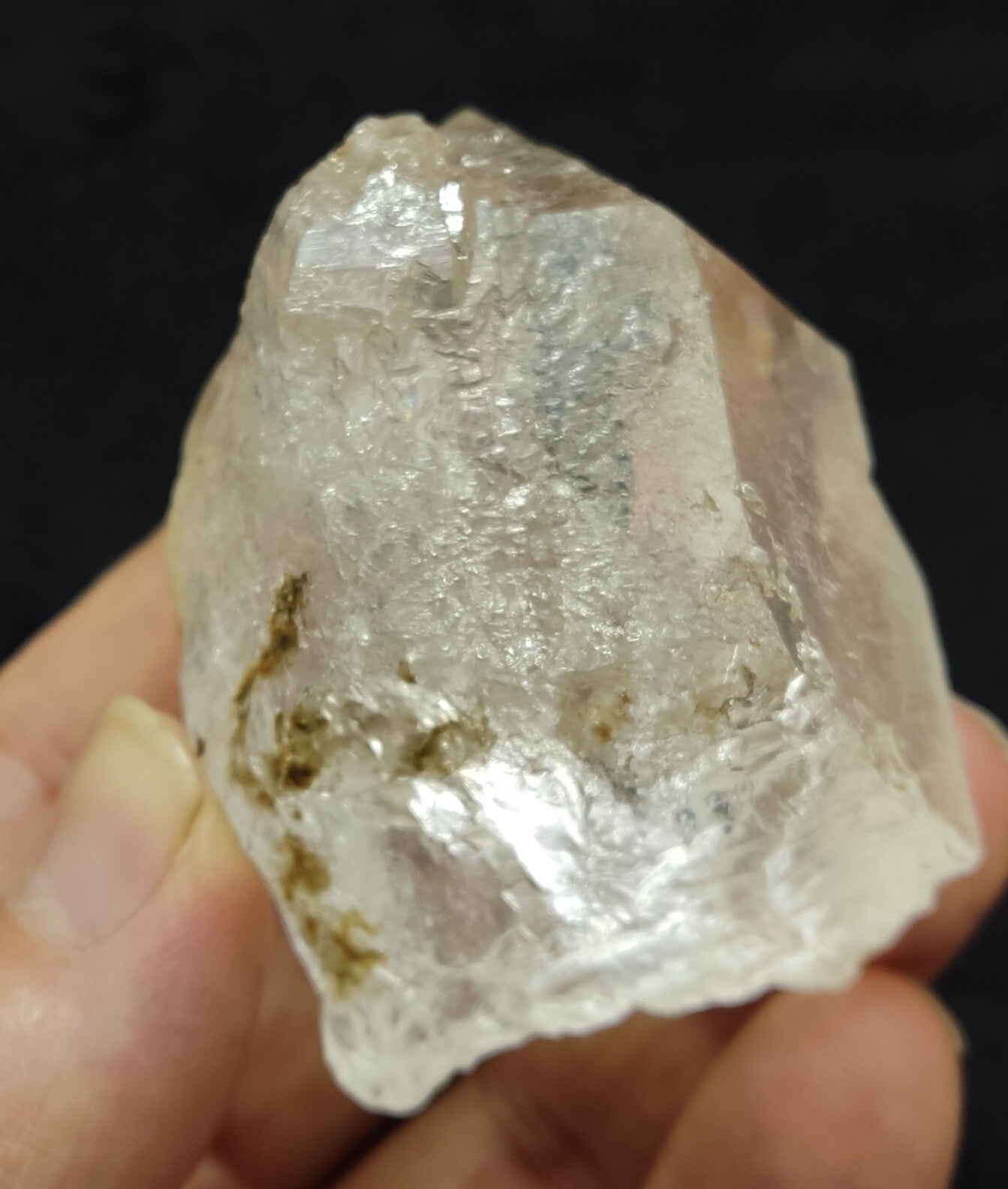 An Aesthetic specimen of quartz crystal specimen 167 grams