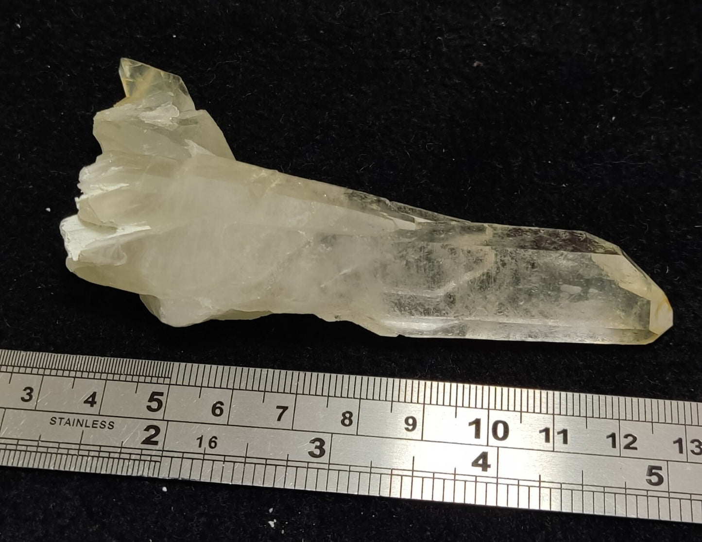 An Aesthetic specimen of quartz crystal specimen 76 grams