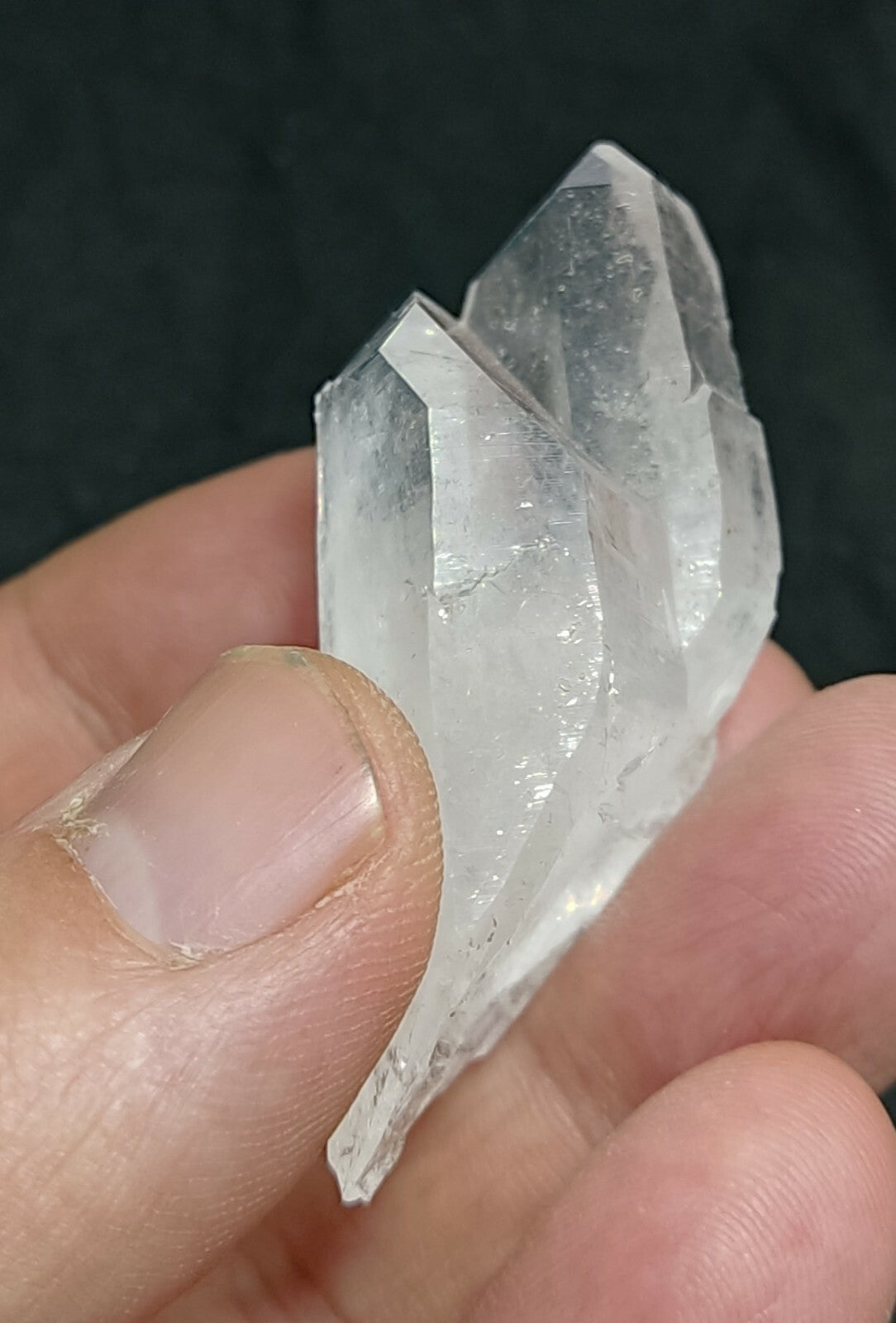 A very Aesthetic Natural beautifully terminated Quartz crystal 35 grams