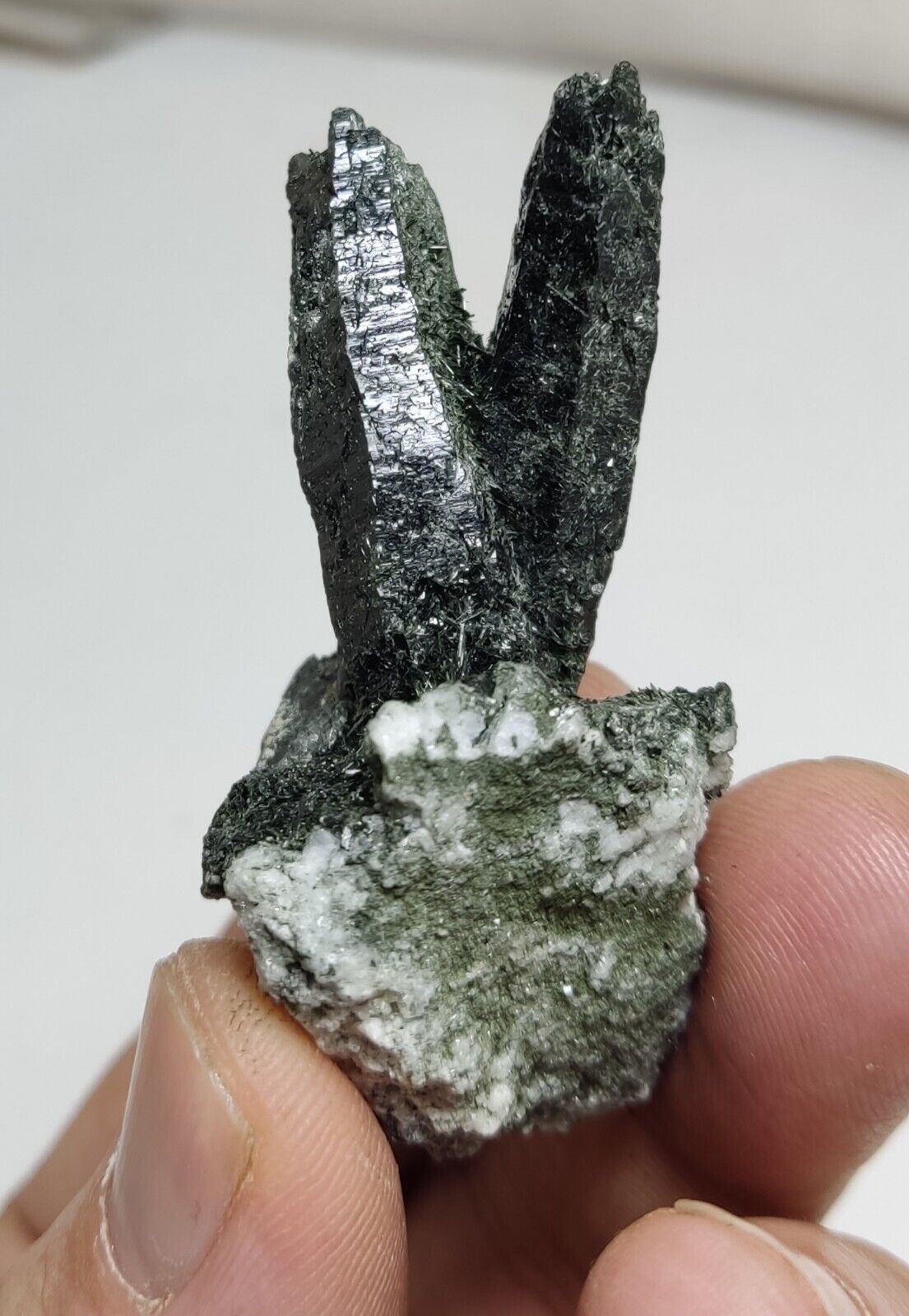 An Aesthetic Natural terminated Chlorite Quartz crystal specimen 32 grams