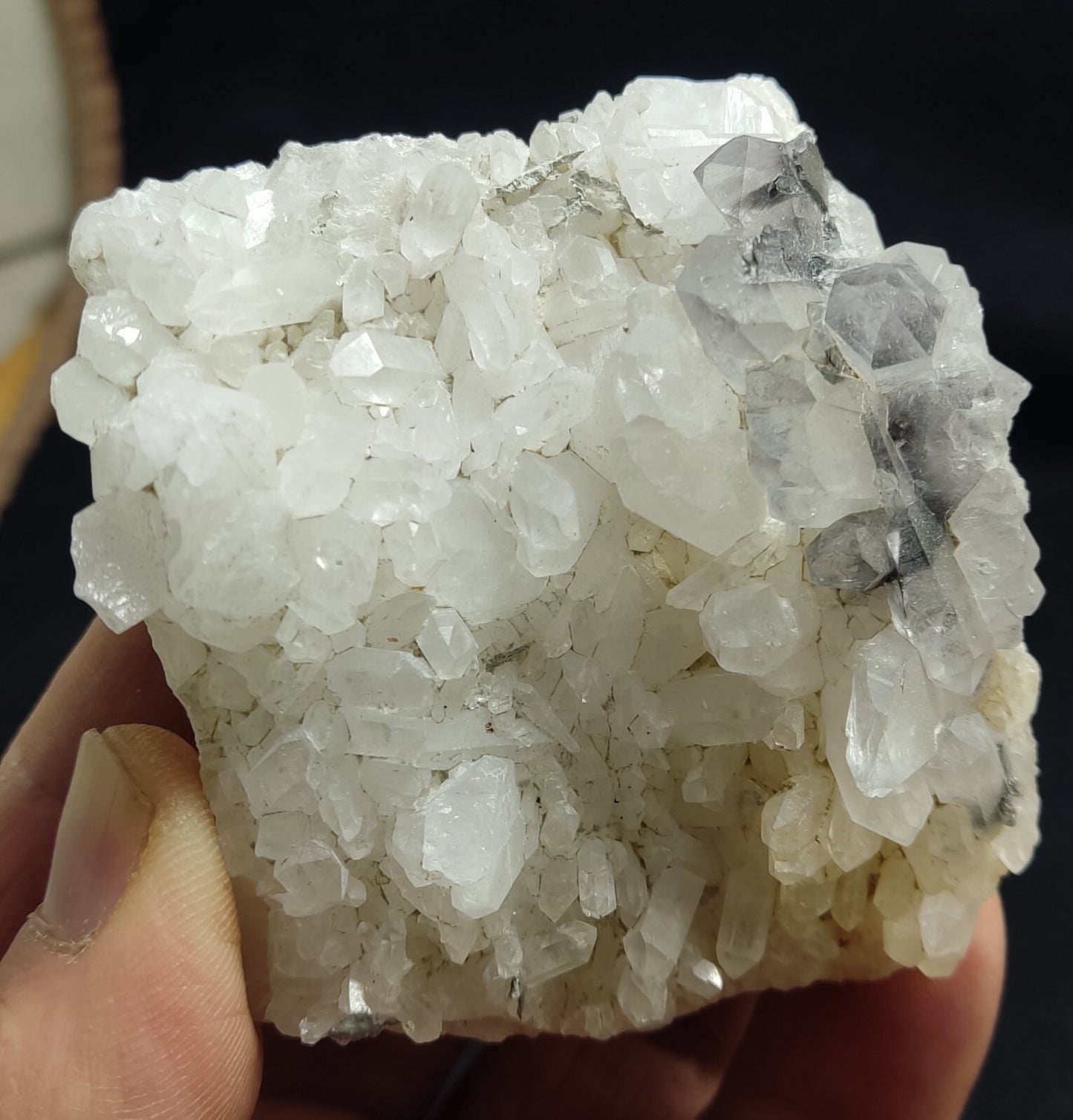 A very Aesthetic Natural terminated brookite Quartz cluster 161 grams