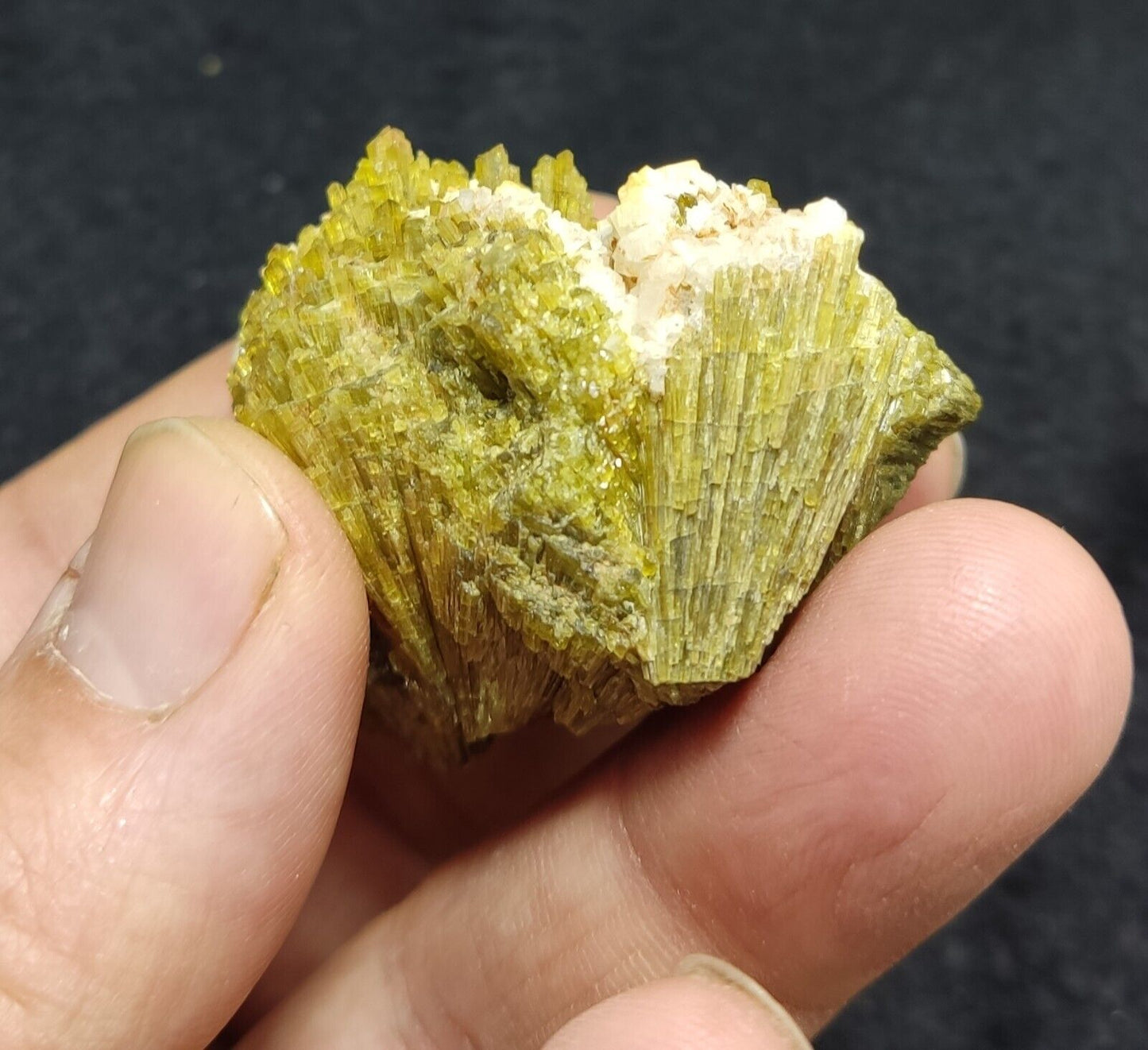 A very Aesthetic Natural beautifully terminated epidote specimen 61 grams