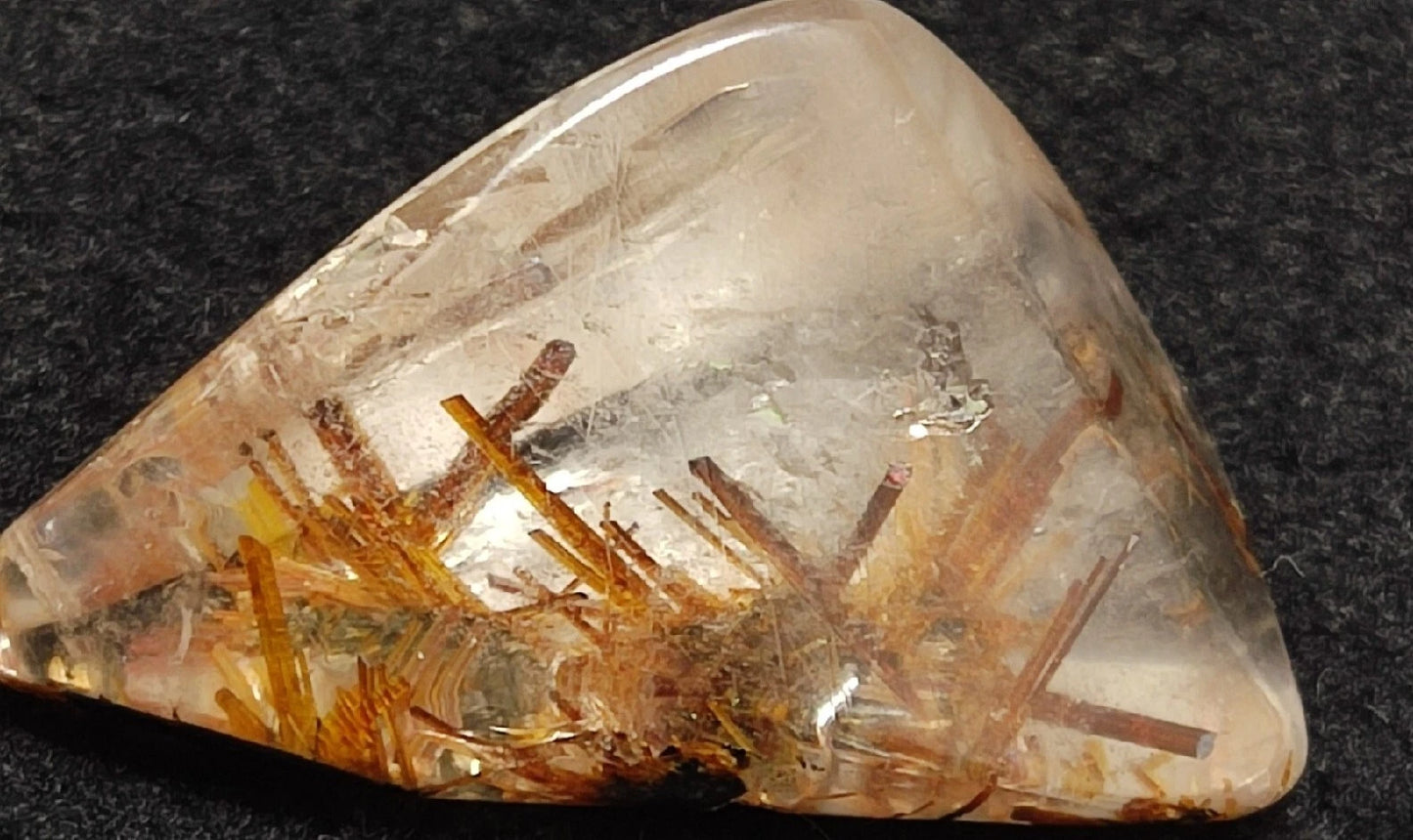 Rutiles quartz polished tumble 80 carats