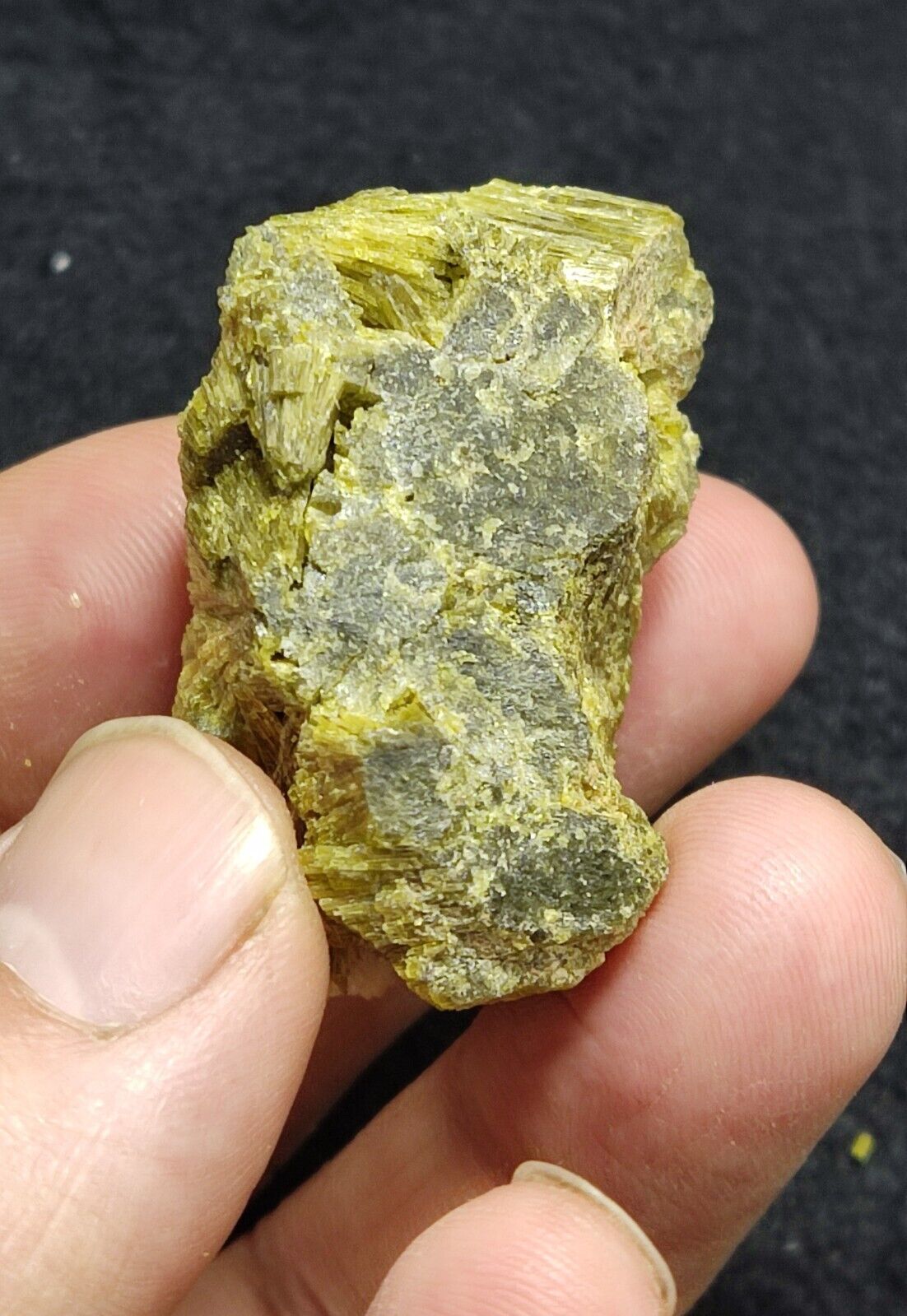 A very Aesthetic Natural beautifully terminated epidote specimen 61 grams