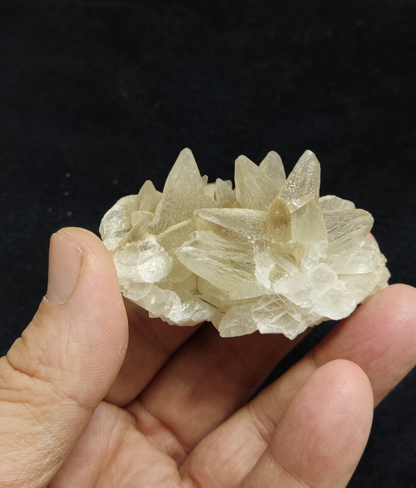 An amazing specimen of calcite 88 grams