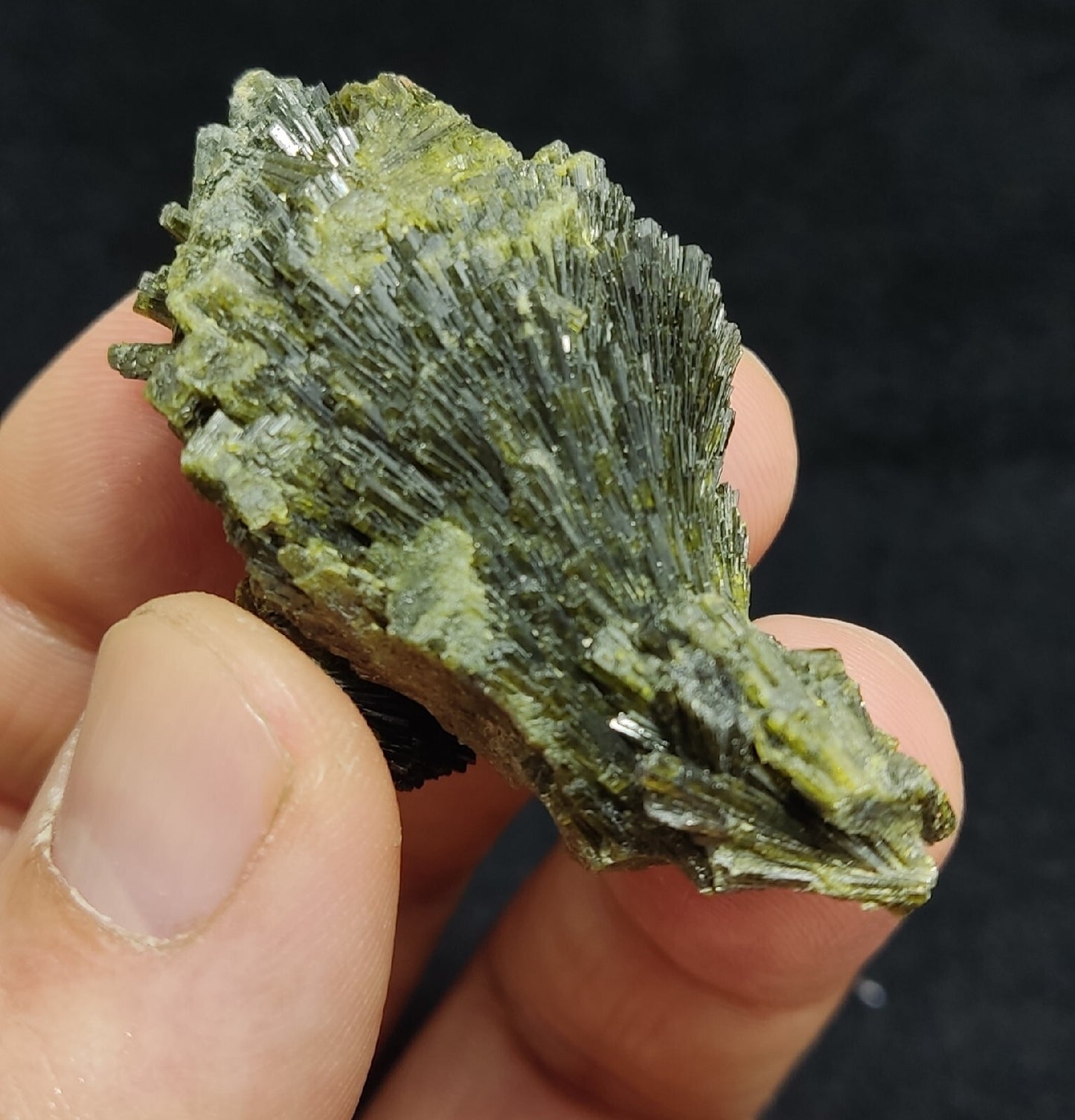 Single natural Epidote Crystal spray formations 29 grams