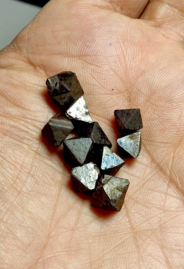 10 Pieces Of Octahedron Magnetite Crystals.