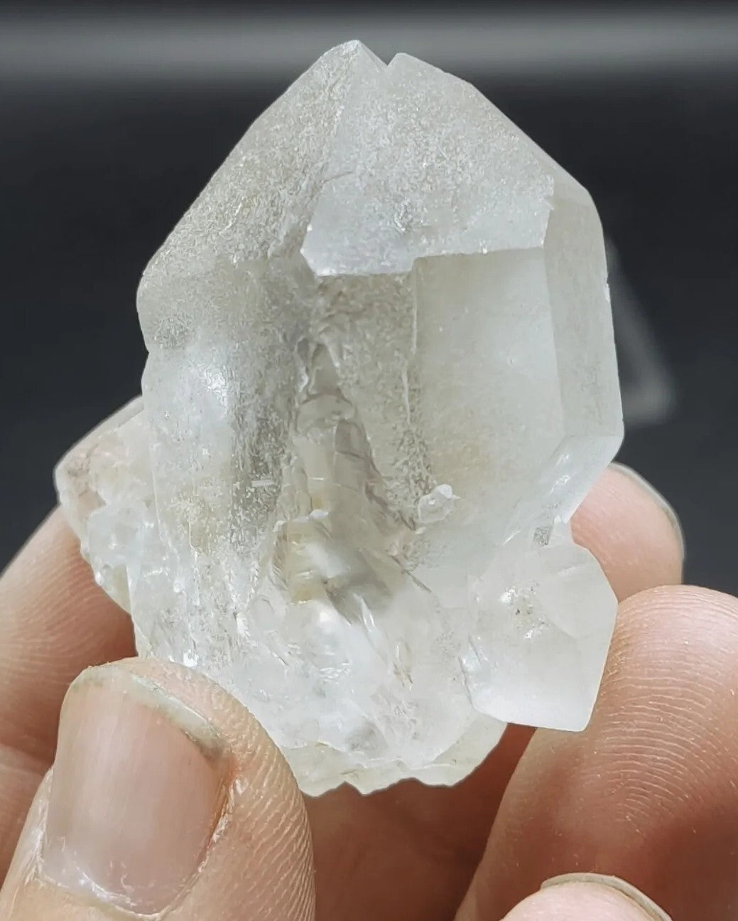 An Aesthetic terminated specimen of Quartz crystal 59 grams