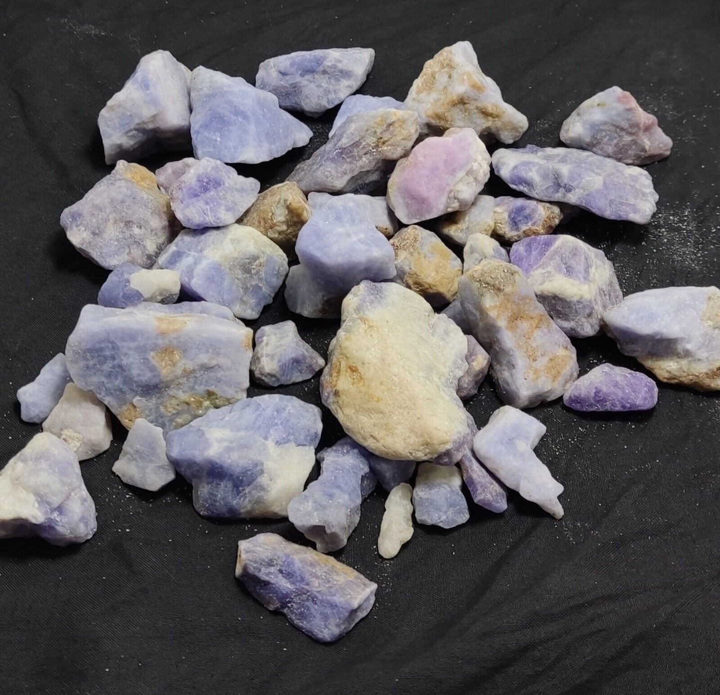 770 grams fluorescent Hackmanite