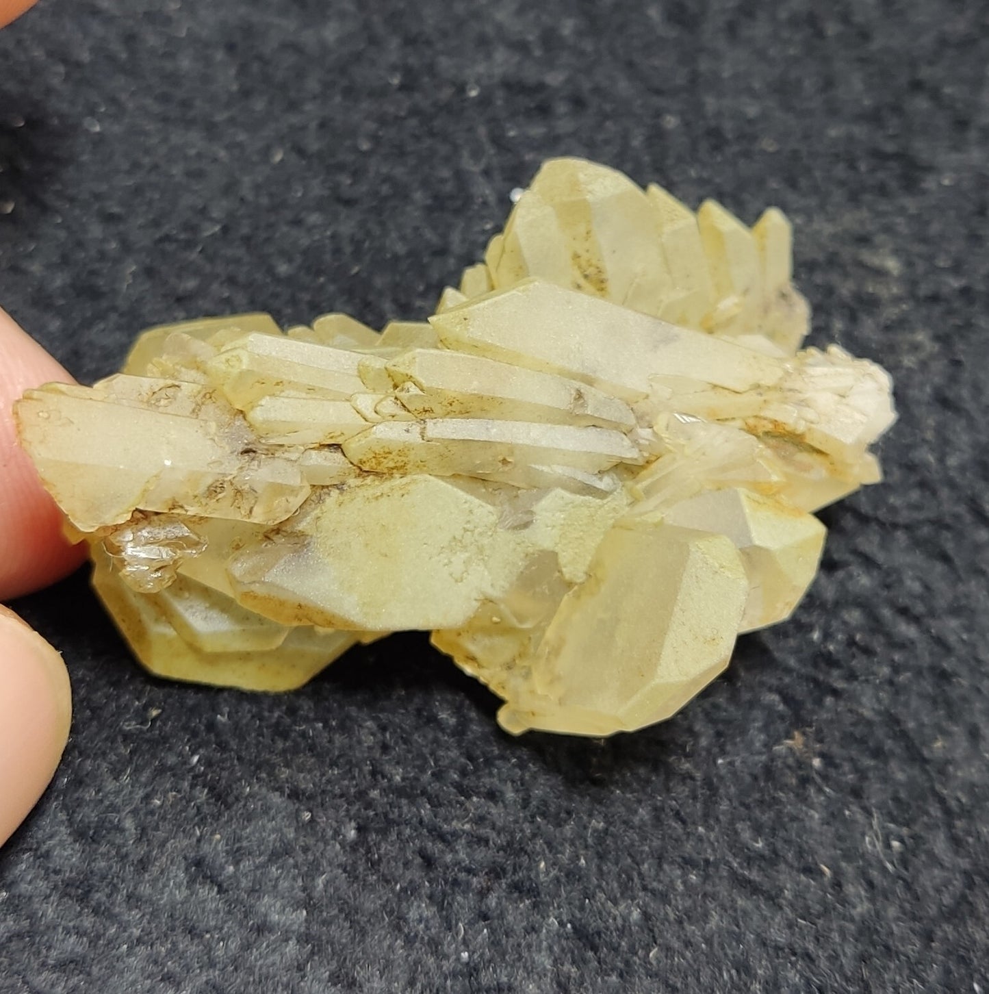 An Aesthetic specimen of faden chlorite quartz 24 grams