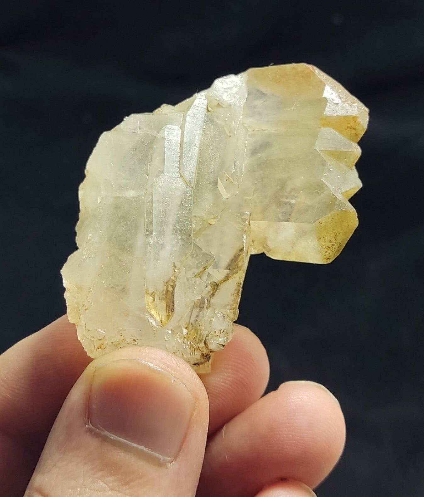 An Aesthetic Natural terminated quartz with Chlorite inclusions 40 grams