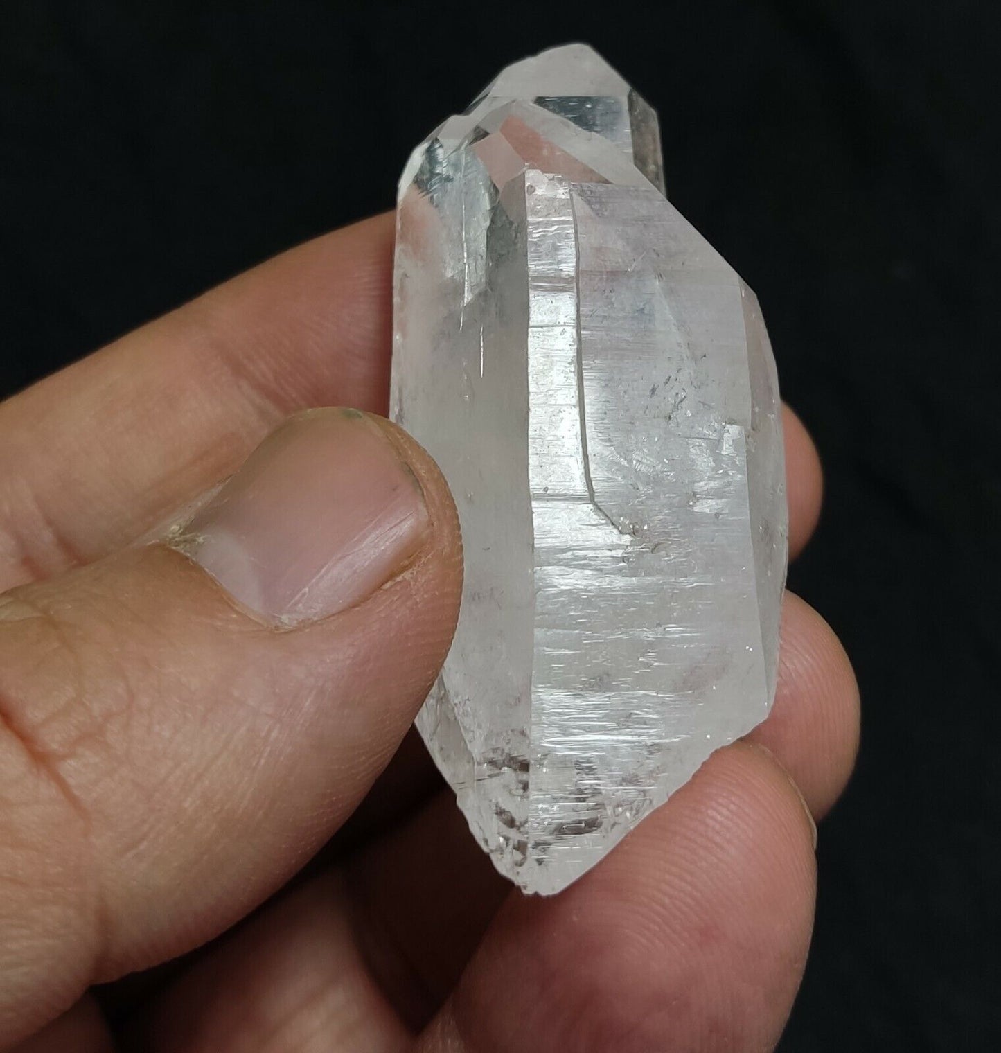 A very Aesthetic Natural beautifully terminated Quartz crystal 35 grams
