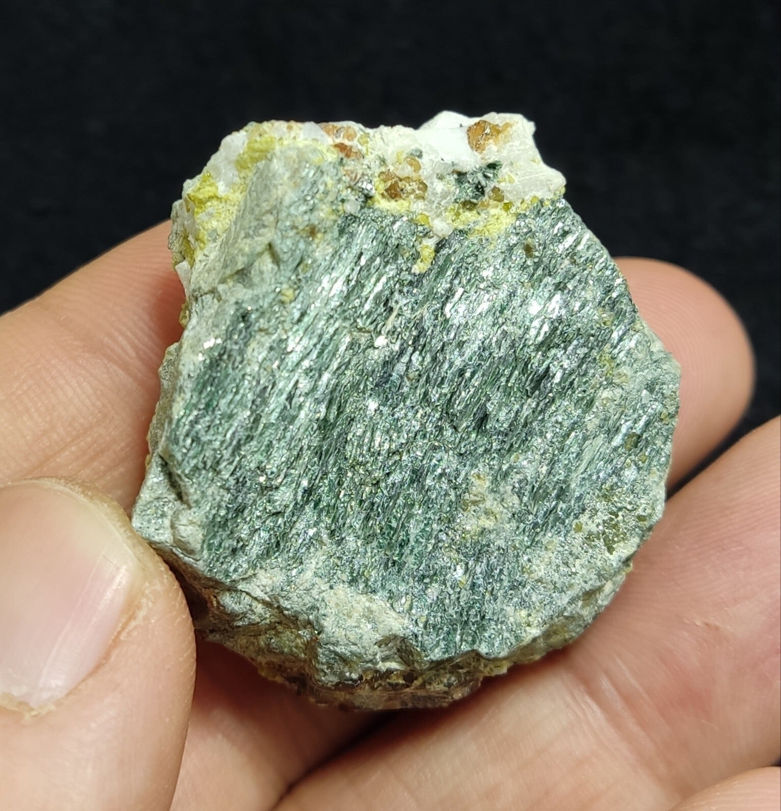 Andradite garnets on matrix with epidote and calcite 41 grams