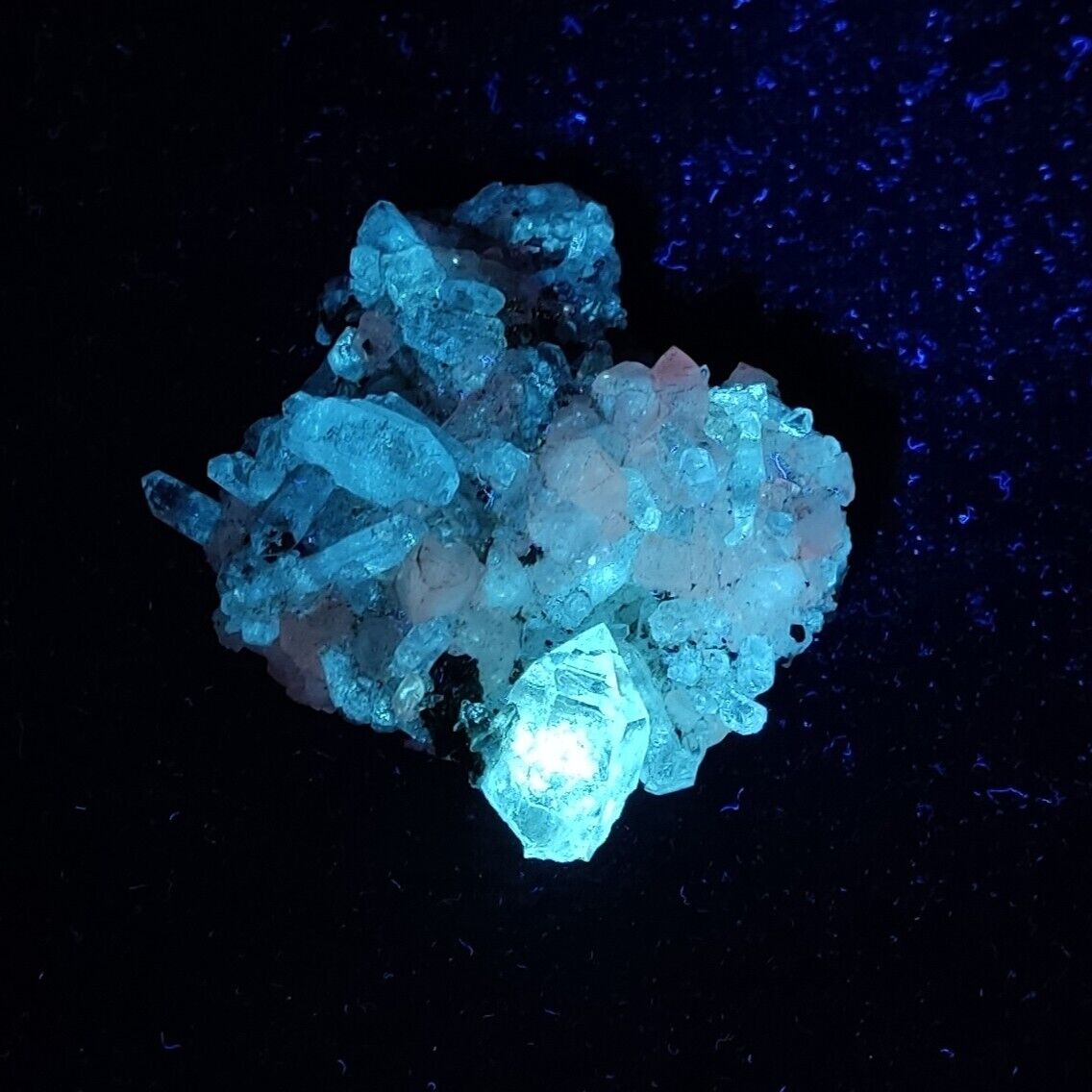 An Aesthetic quartz/calcite crystal specimen with petroleum inclusions 28 grams