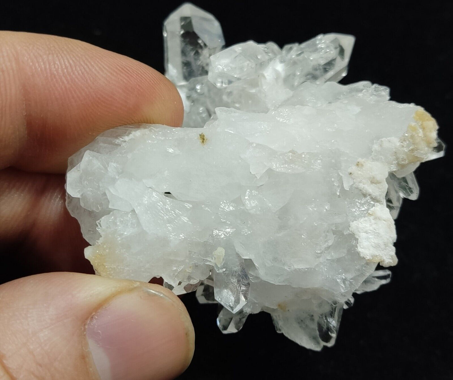 An Aesthetic Natural beautifully terminated Quartz cluster 52 grams