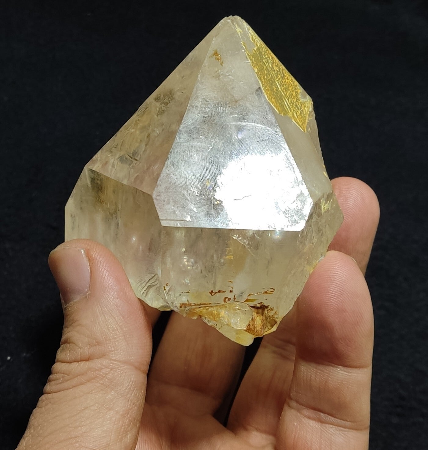 An Aesthetic terminated specimen of Quartz crystal 387 grams