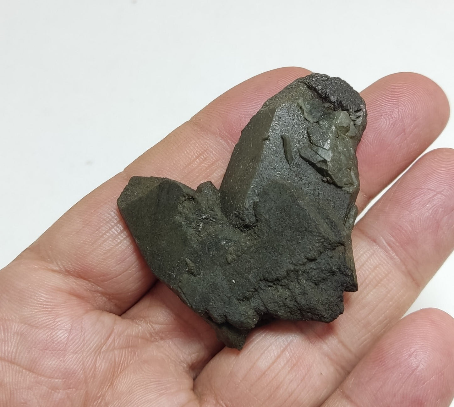 A very Aesthetic Natural beautifully terminated Chlorite Quartz crystal 36 grams