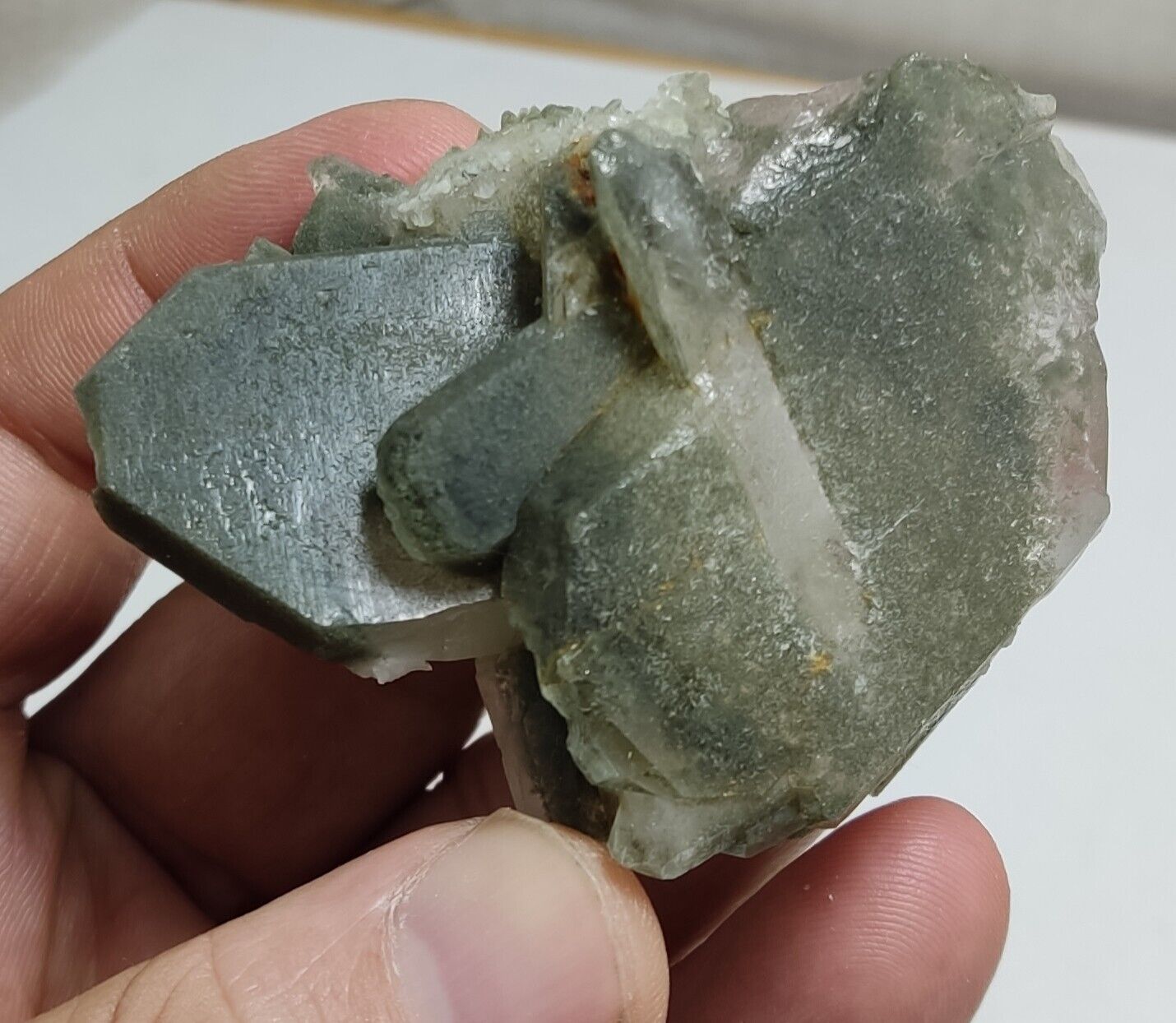 An Aesthetic Natural terminated quartz with Chlorite inclusions 82 grams