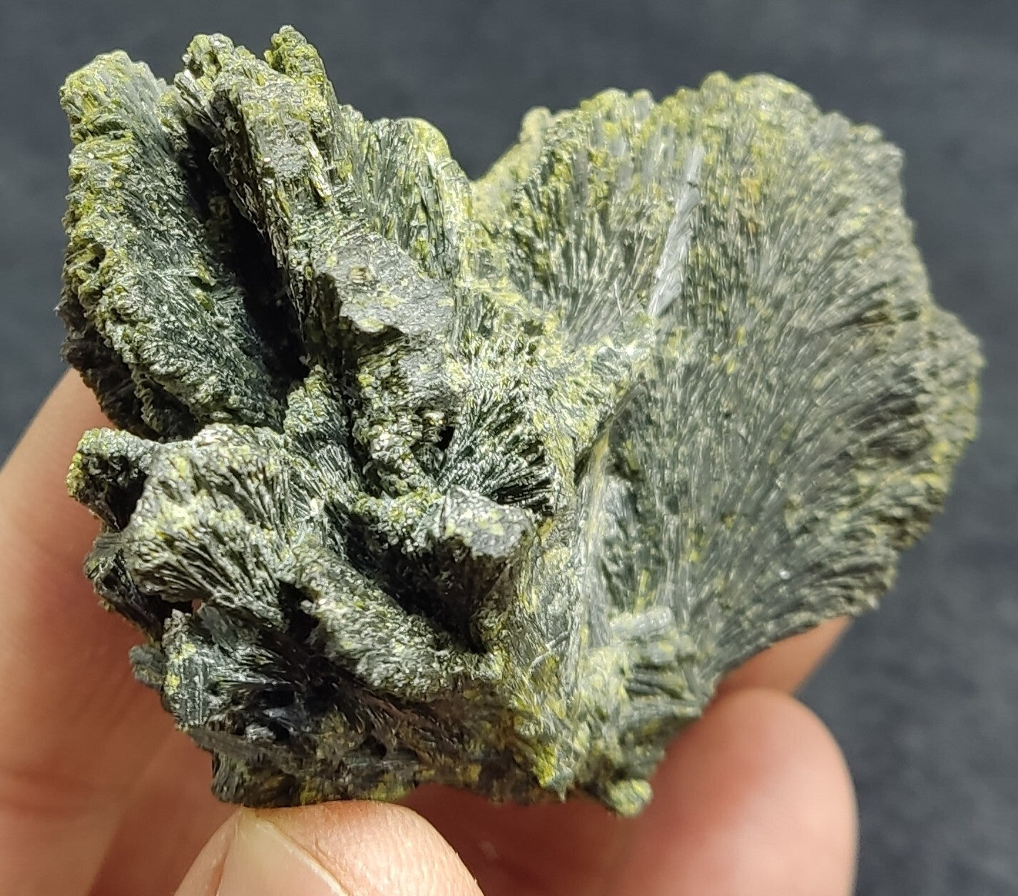 An aesthetic specimen of epidote crystal specimen 118 grams