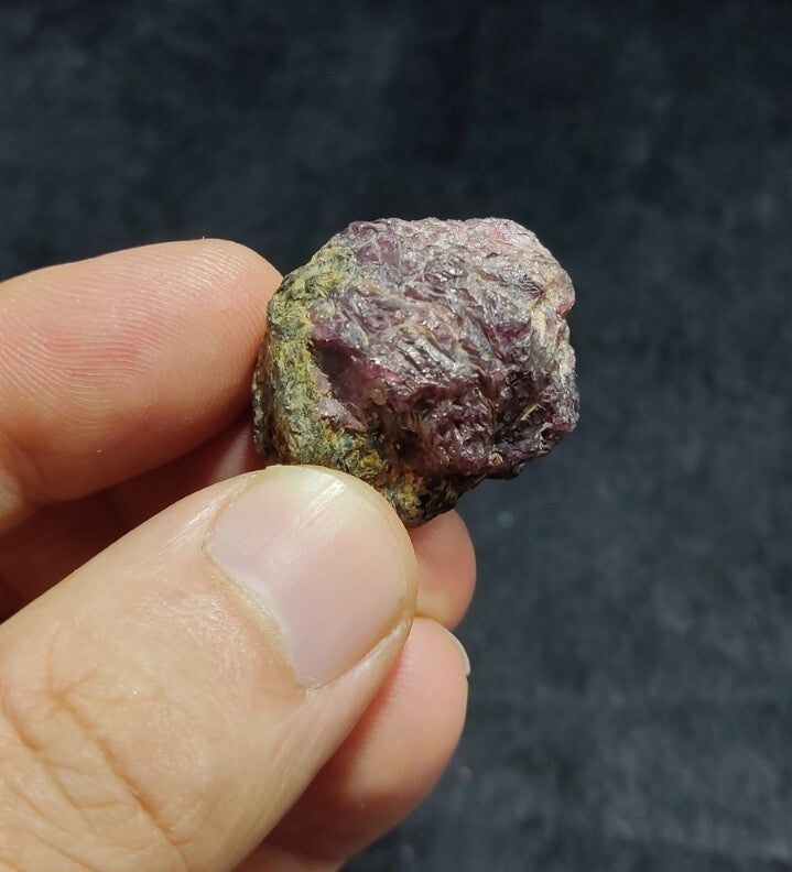 Natural Garnet Variety Almandine with Schist/Mica 29 grams