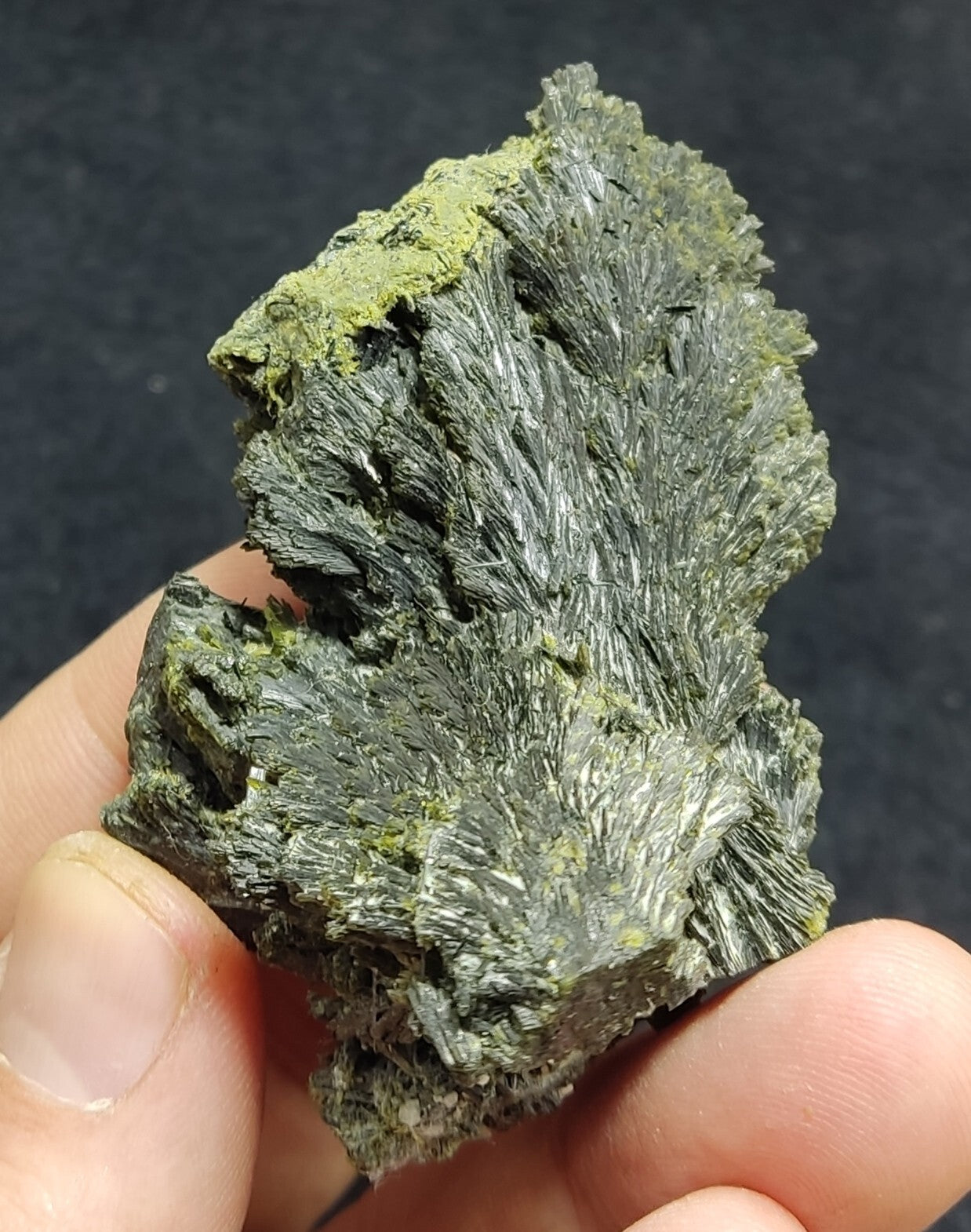 An aesthetic specimen of epidote crystal specimen 82 grams