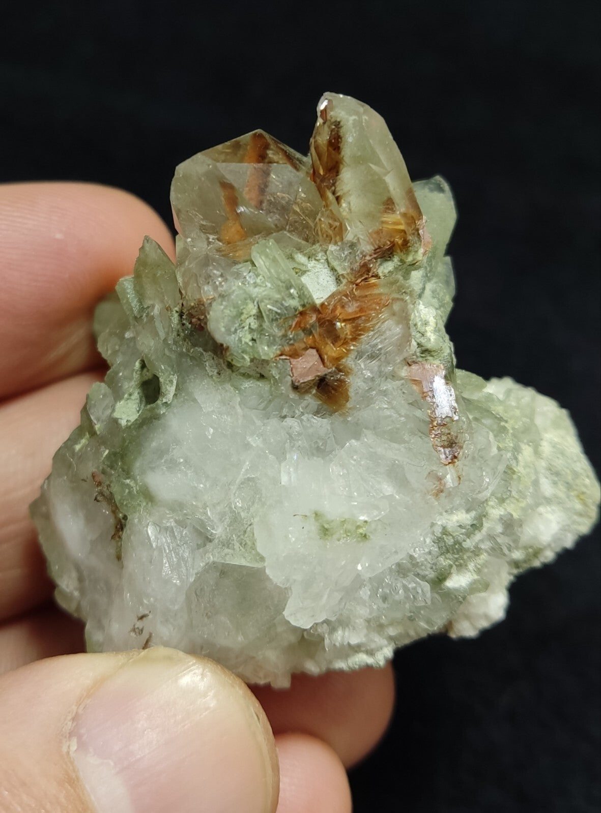 An Aesthetic terminated chlorite Quartz specimen with brookite 61 grams