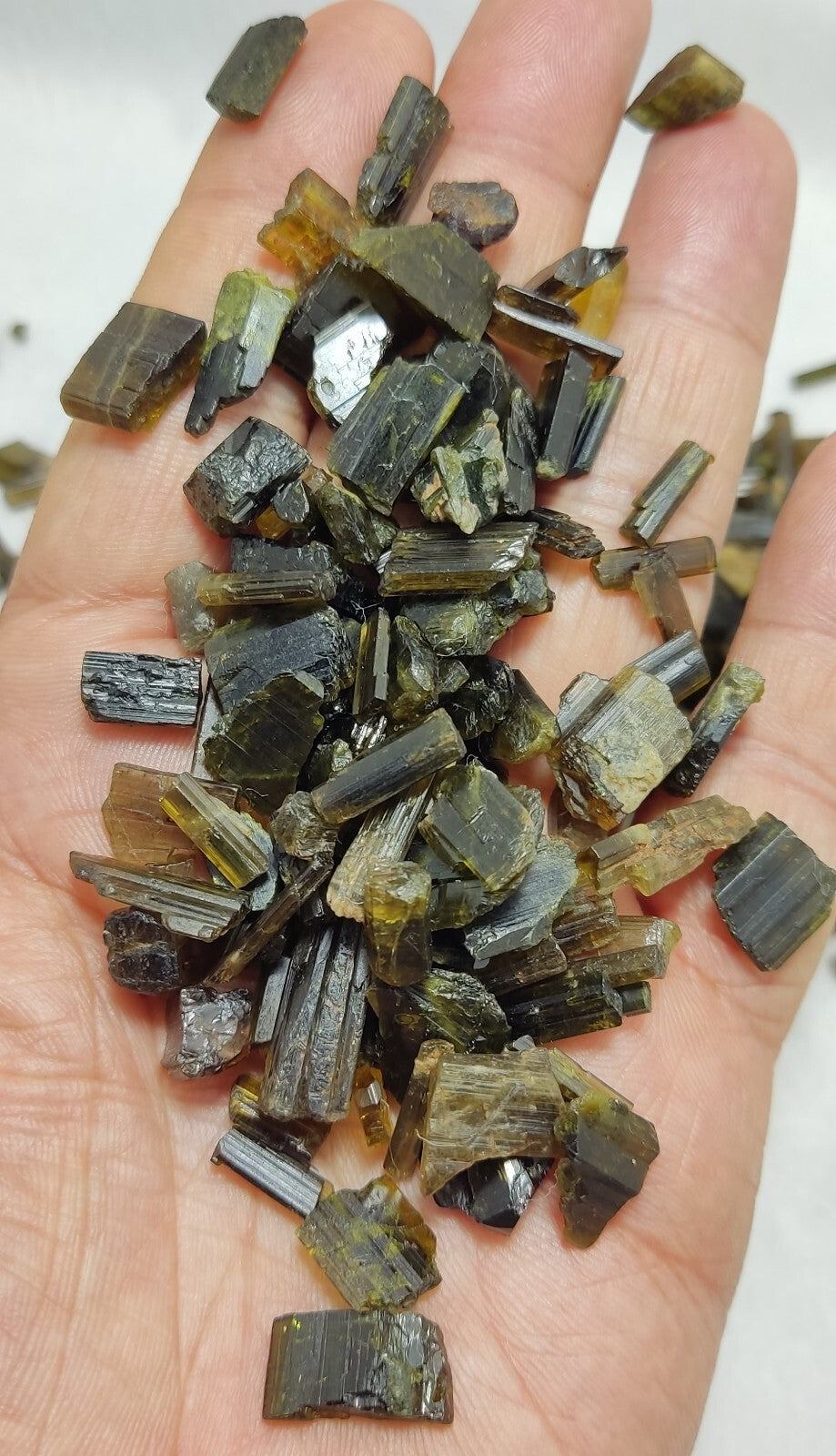 290 grams Natural terminated epidote crystals