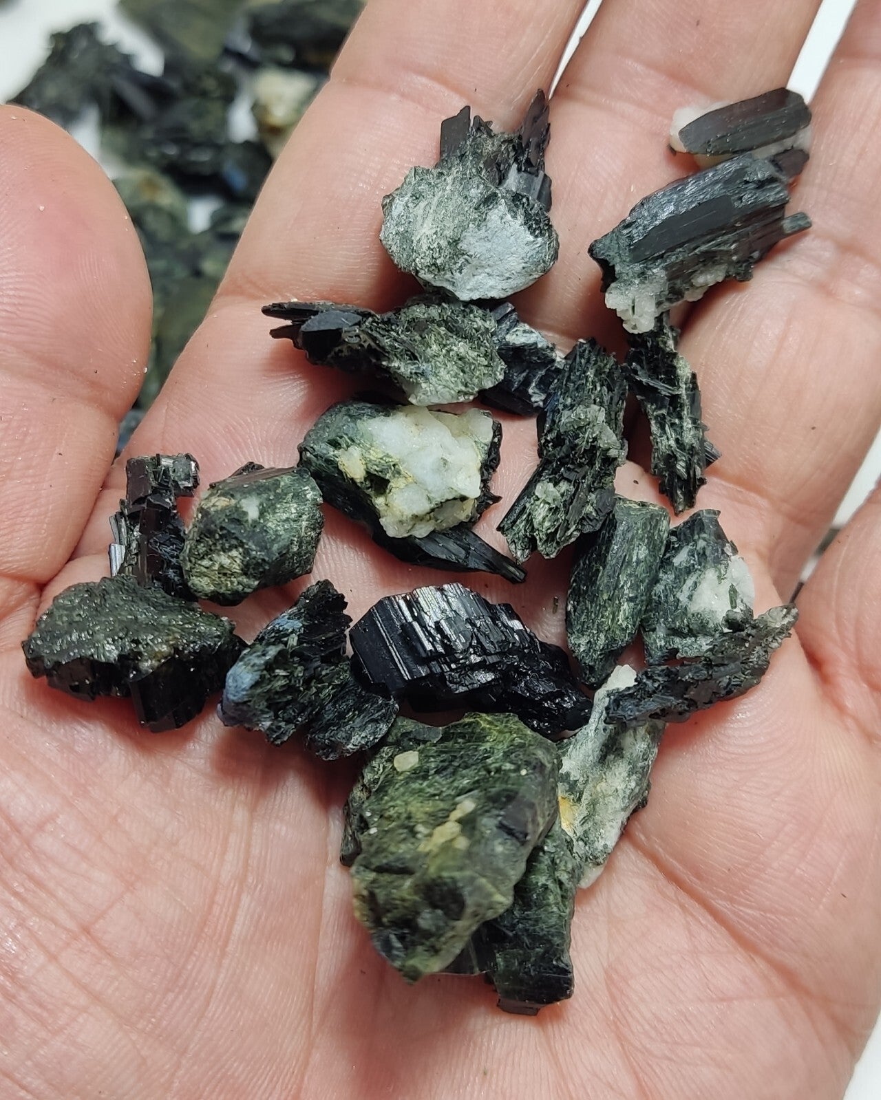 700 grams Natural aegirine crystals