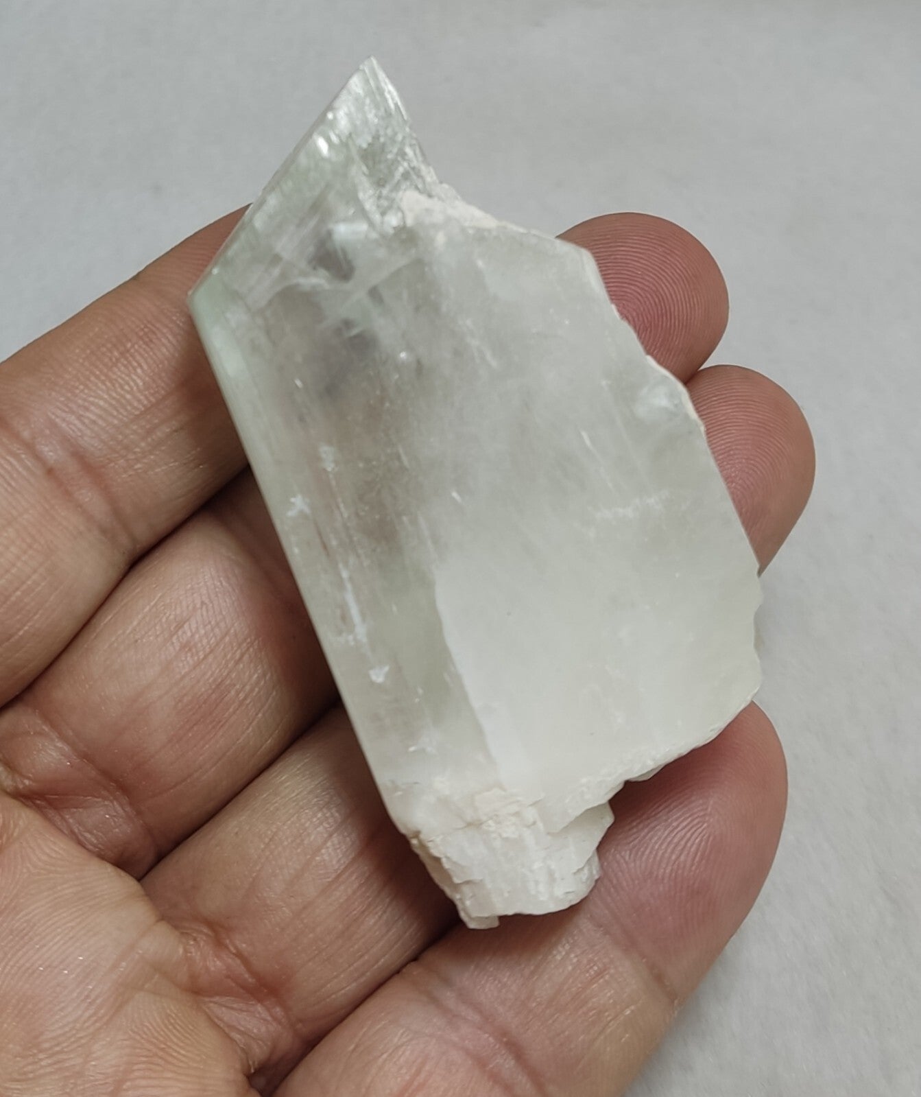 An Aesthetic terminated spodumene floater crystal specimen 92 grams