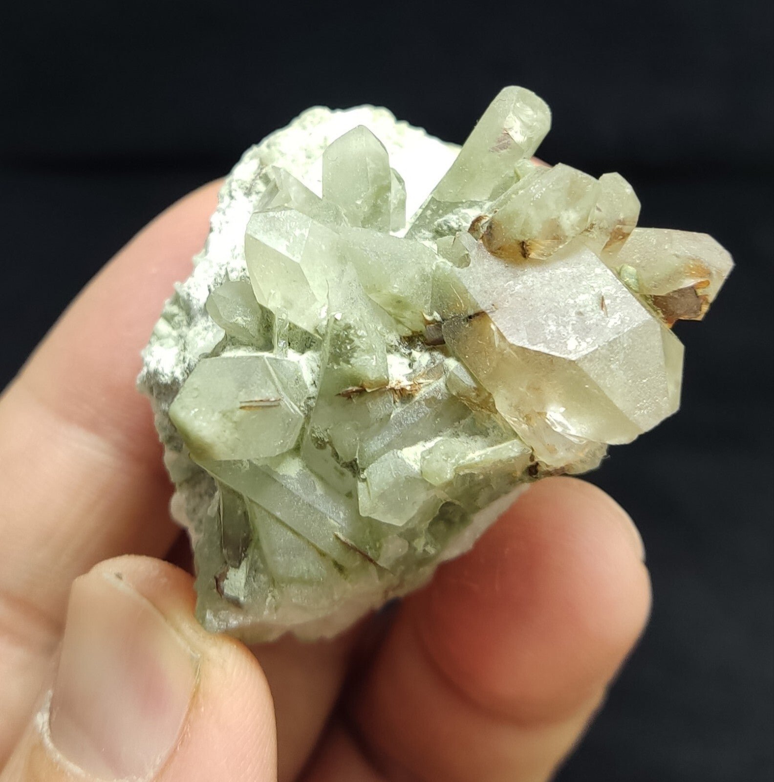 An Aesthetic terminated chlorite Quartz specimen with brookite 61 grams