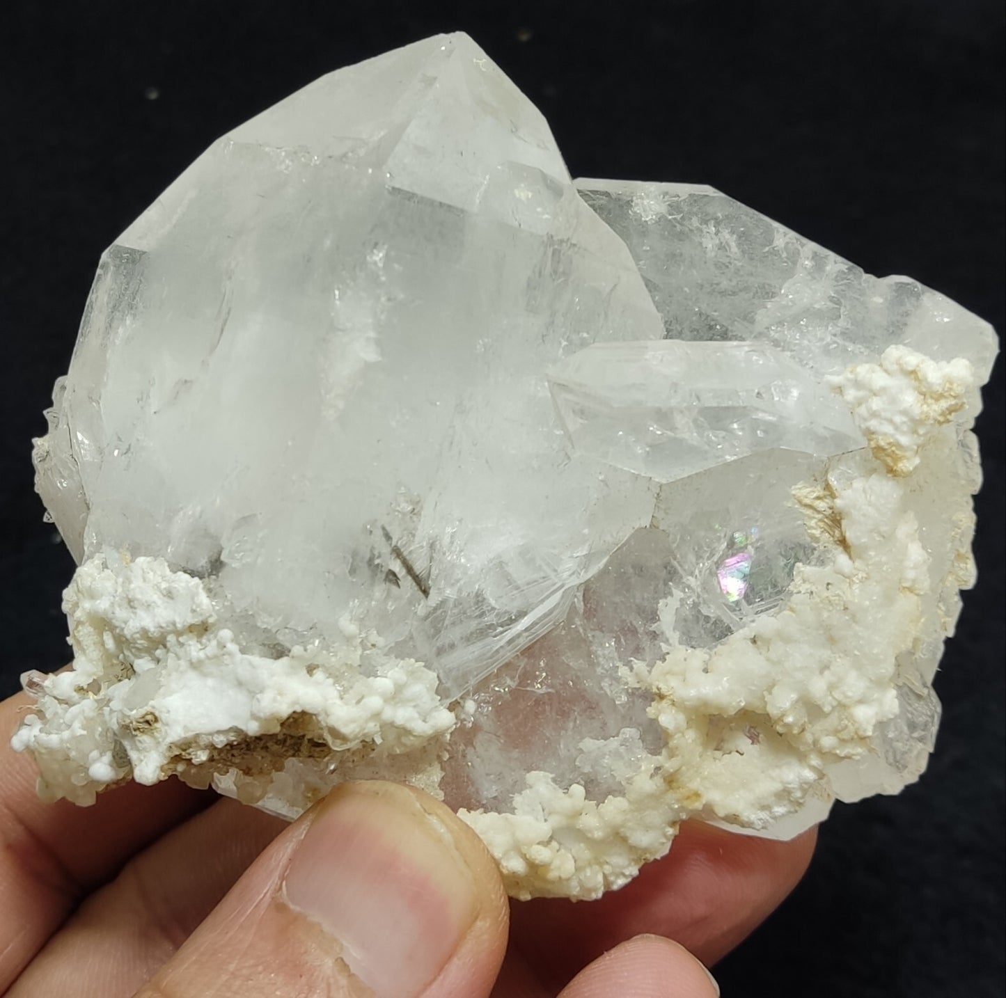 An amazing specimen of quartz cluster 201 grams