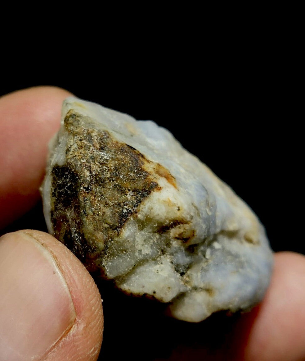 Natural Florescent Hackmanite 31 Grams.