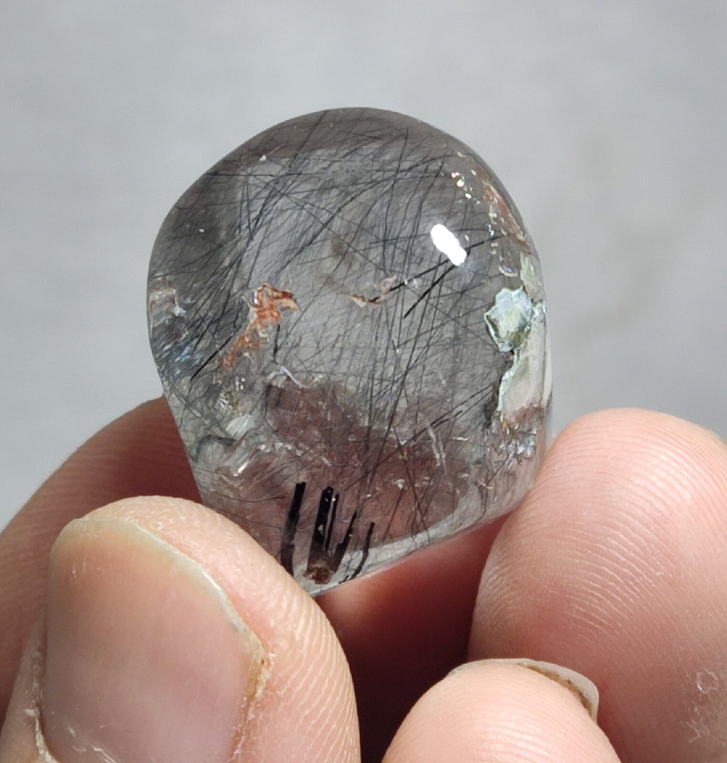 Single piece Rutiles/riebeckite/aegirine included quartz tumble 94 carats