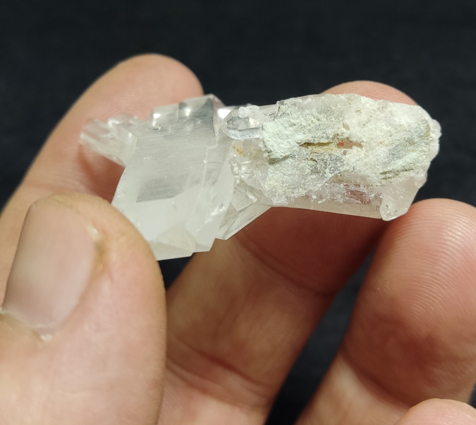 An Aesthetic terminated clear quartz cluster  17 grams